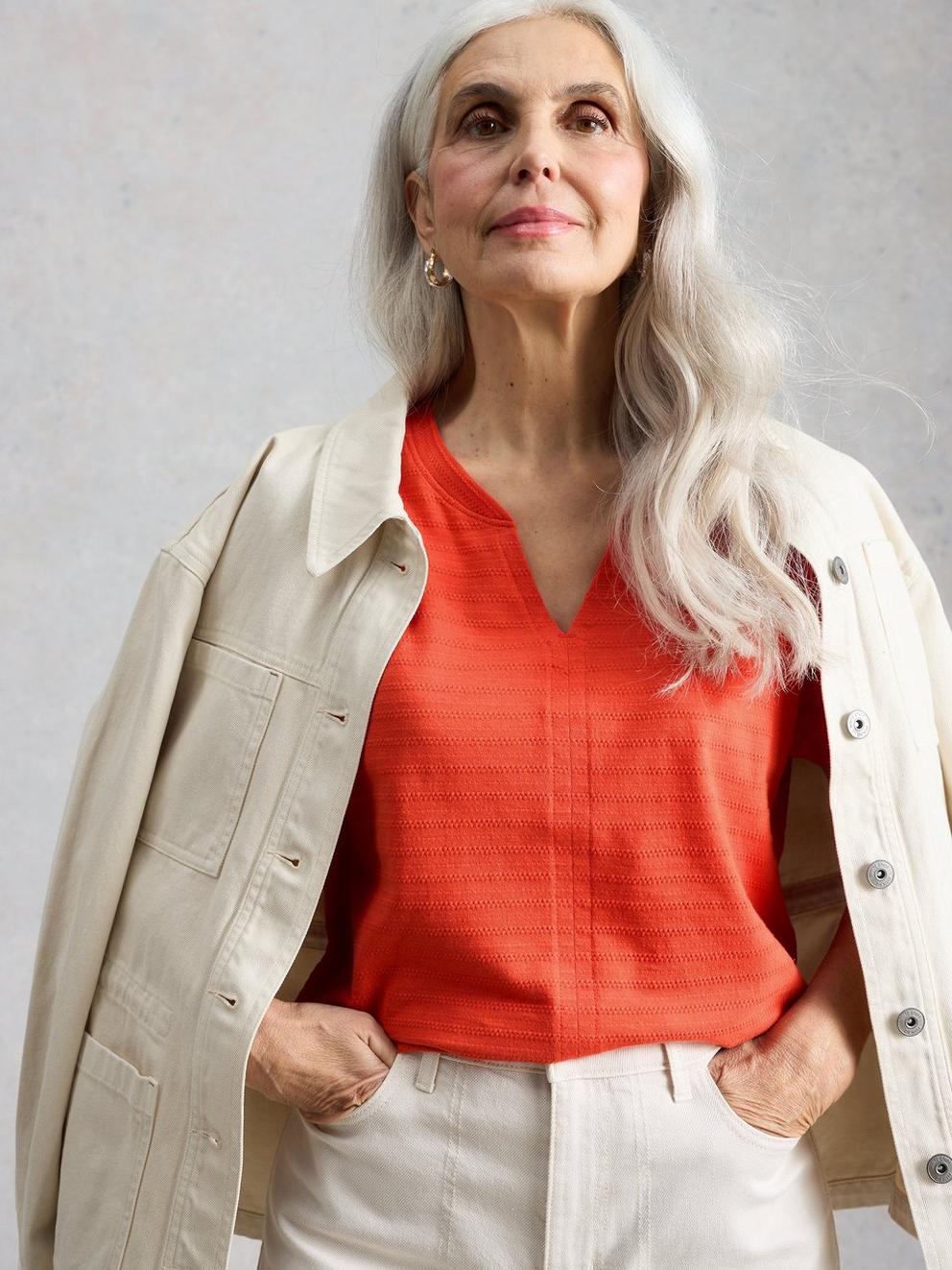 NELLY NOTCH TEXTURE T-SHIRT