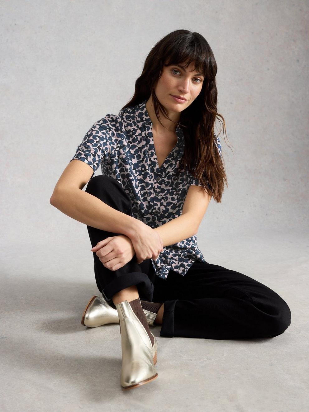 ANNIE JERSEY SHORT SLEEVE COLLARED SHIRT