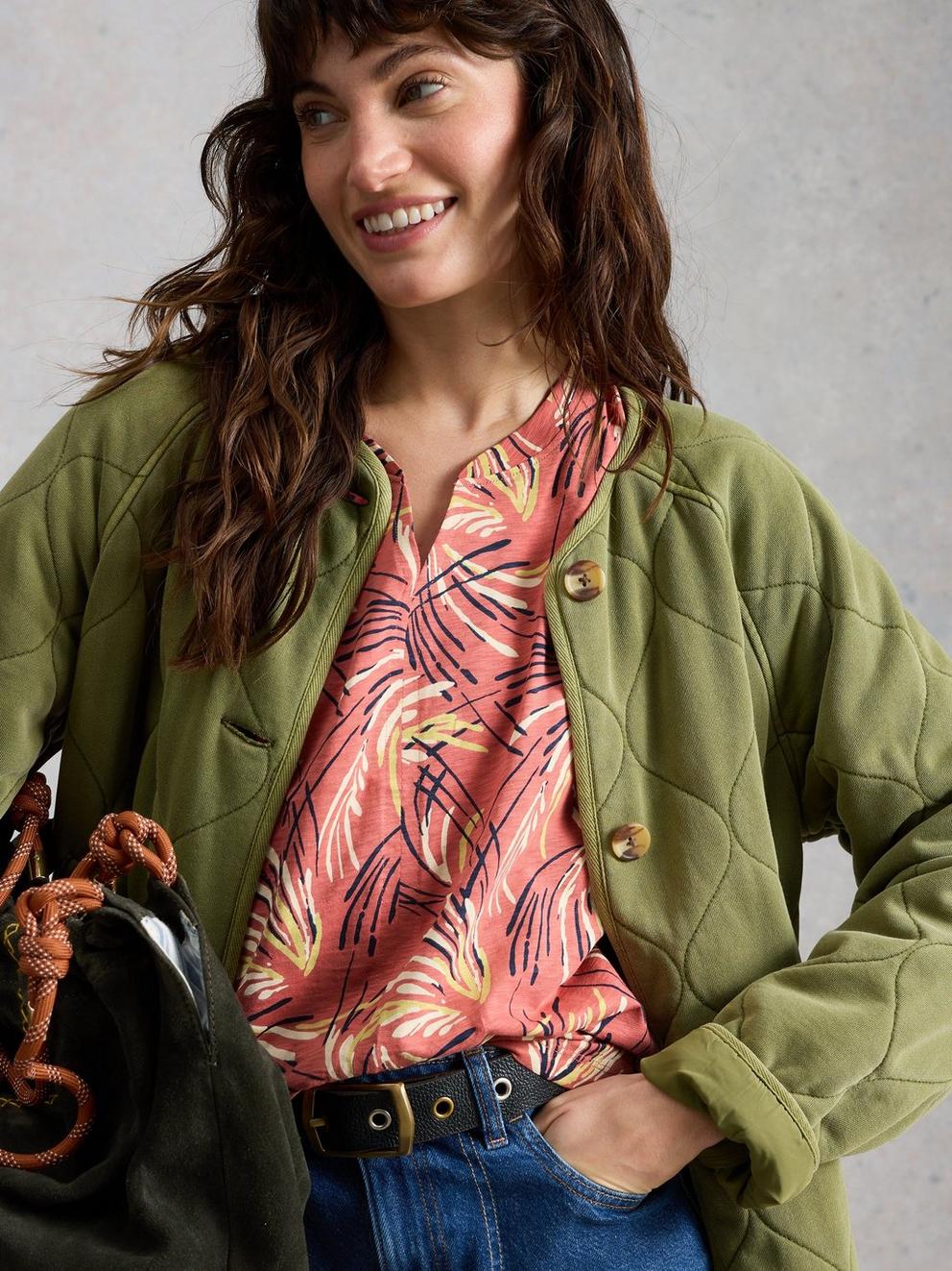 NELLY NOTCH NECK CREW NECK TEE