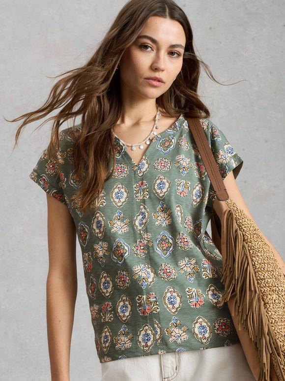 NELLY PRINT NOTCH NECK TEE