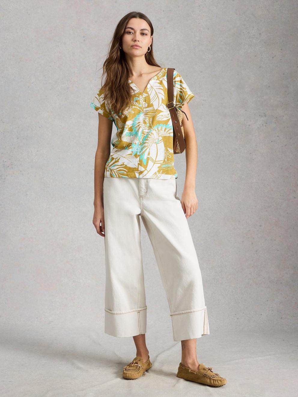 NELLY PRINT NOTCH NECK TEE