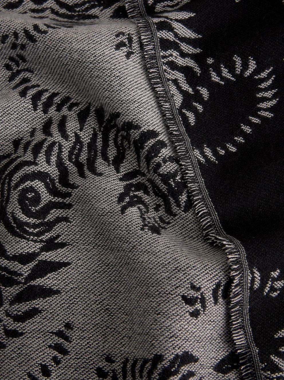 MIDWEIGHT PATTERN SCARF