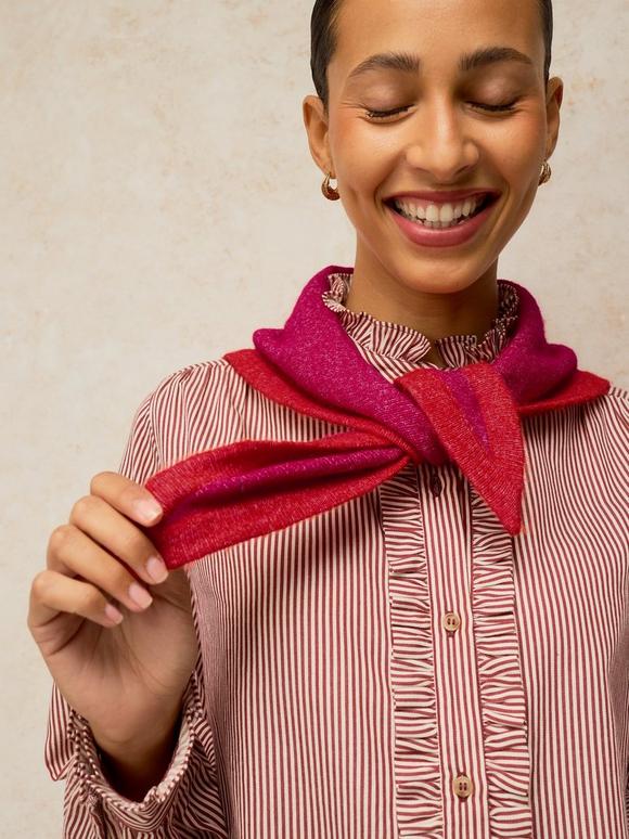 TRIANGLE SCARF