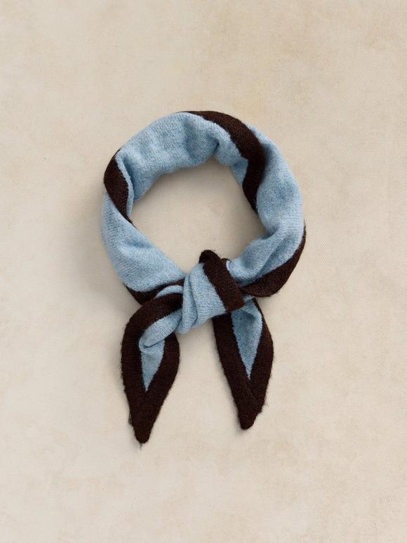 TRIANGLE SCARF