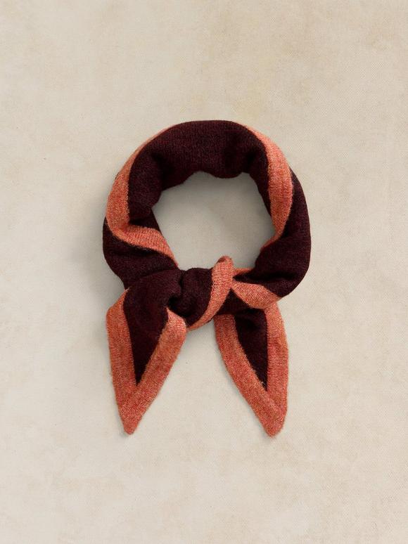 TRIANGLE SCARF