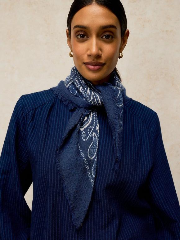 WOOL SQUARE SCARF