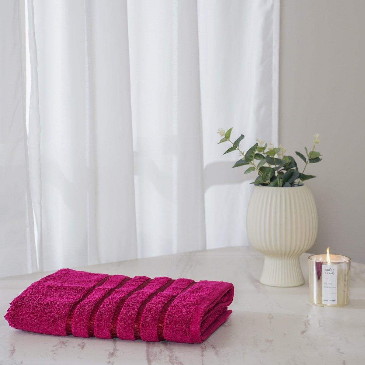 

Lifestyle plain bath towel raspberry 70x140 cm