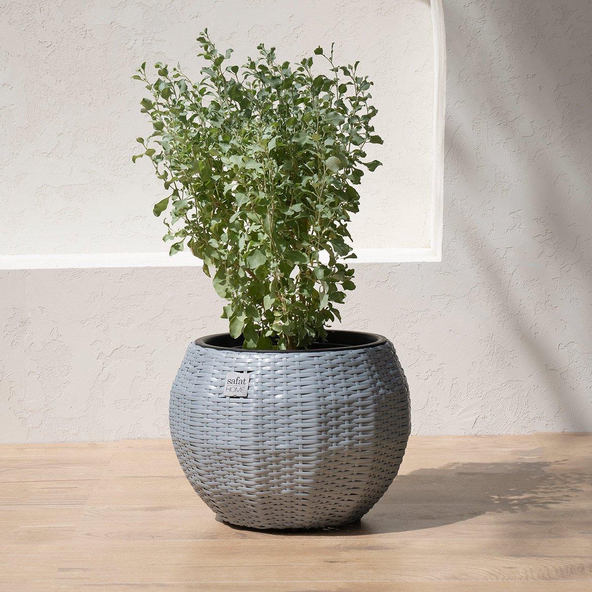 

Davis grey polyrattan outdoor planter