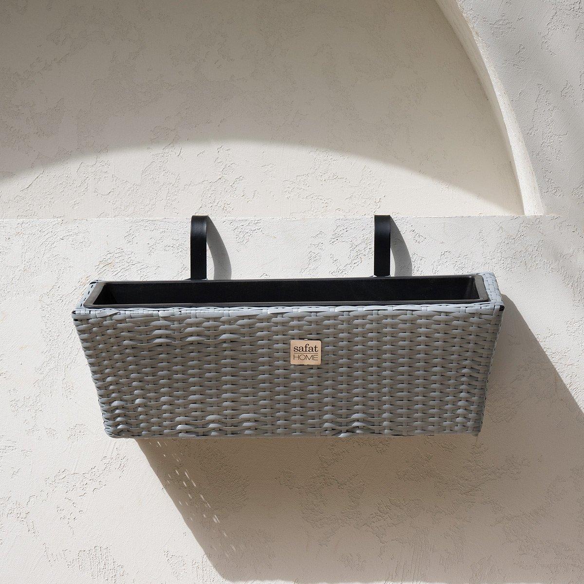 

Deina grey polyrattan outdoor planter