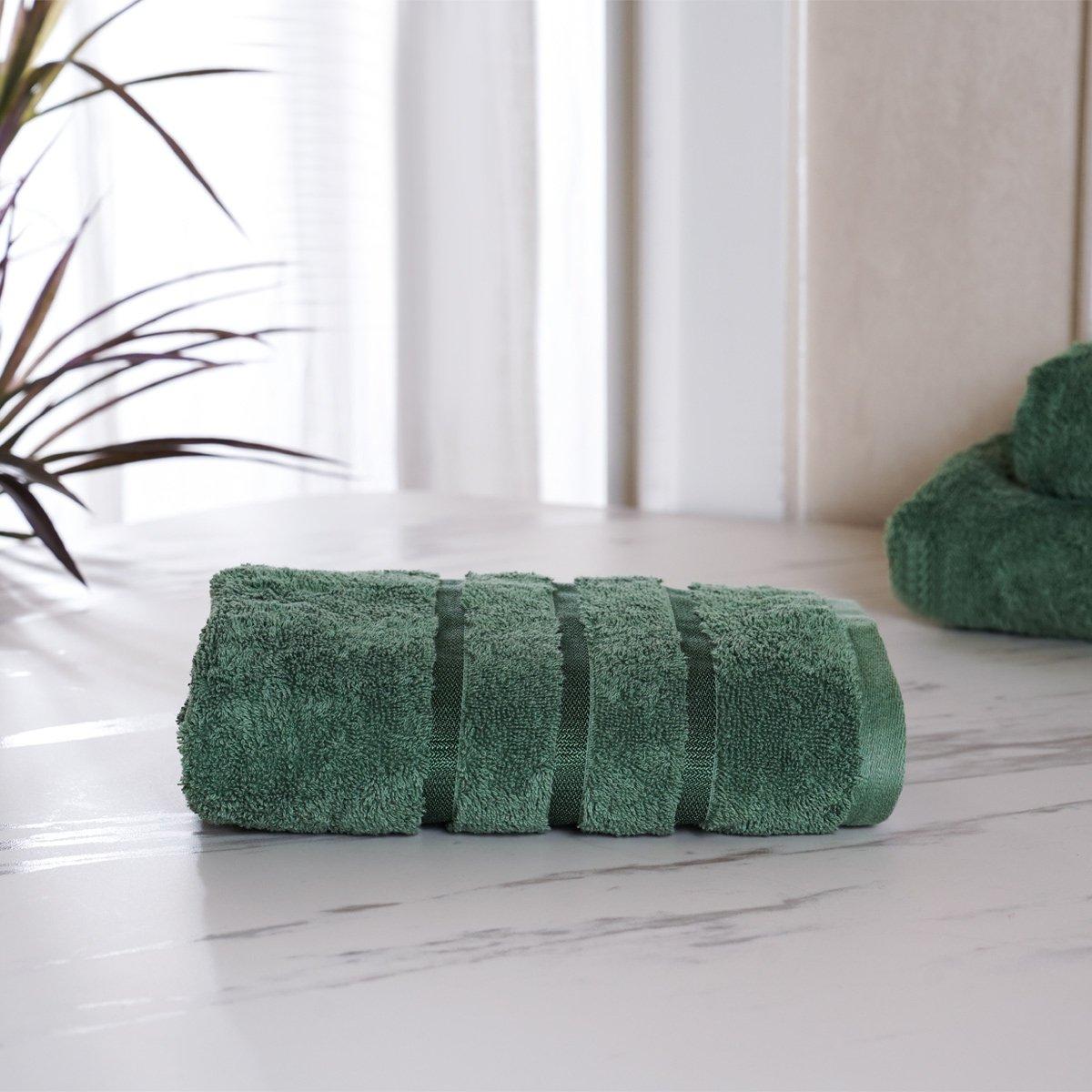 

Lifestyle plain hand towel green jade 50x100 cm