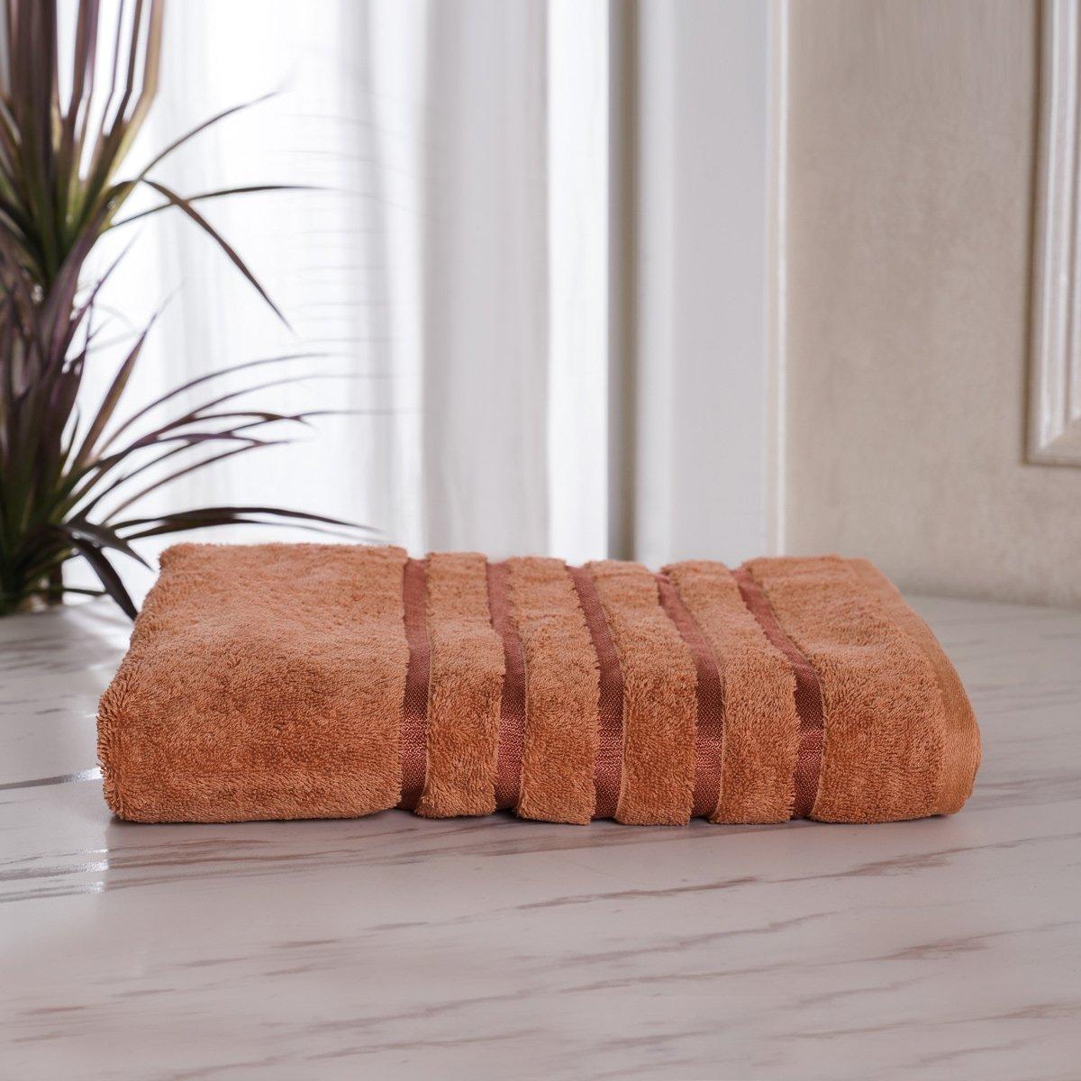 

Lifestyle plain bath sheet cinnamon 90x150 cm