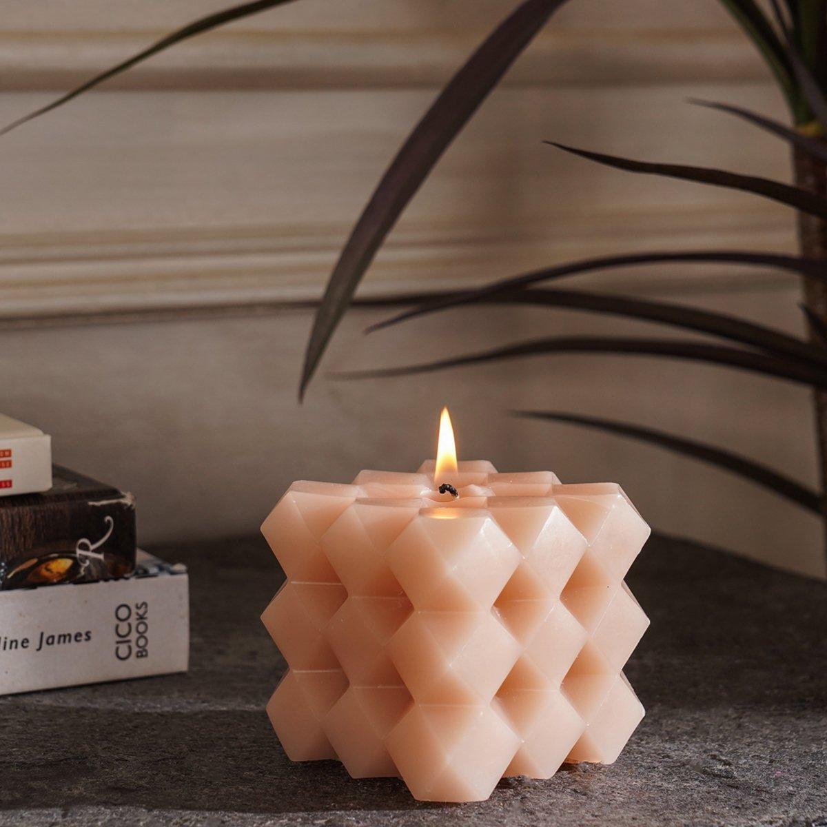 

Cube beige design candle 8x8 cm