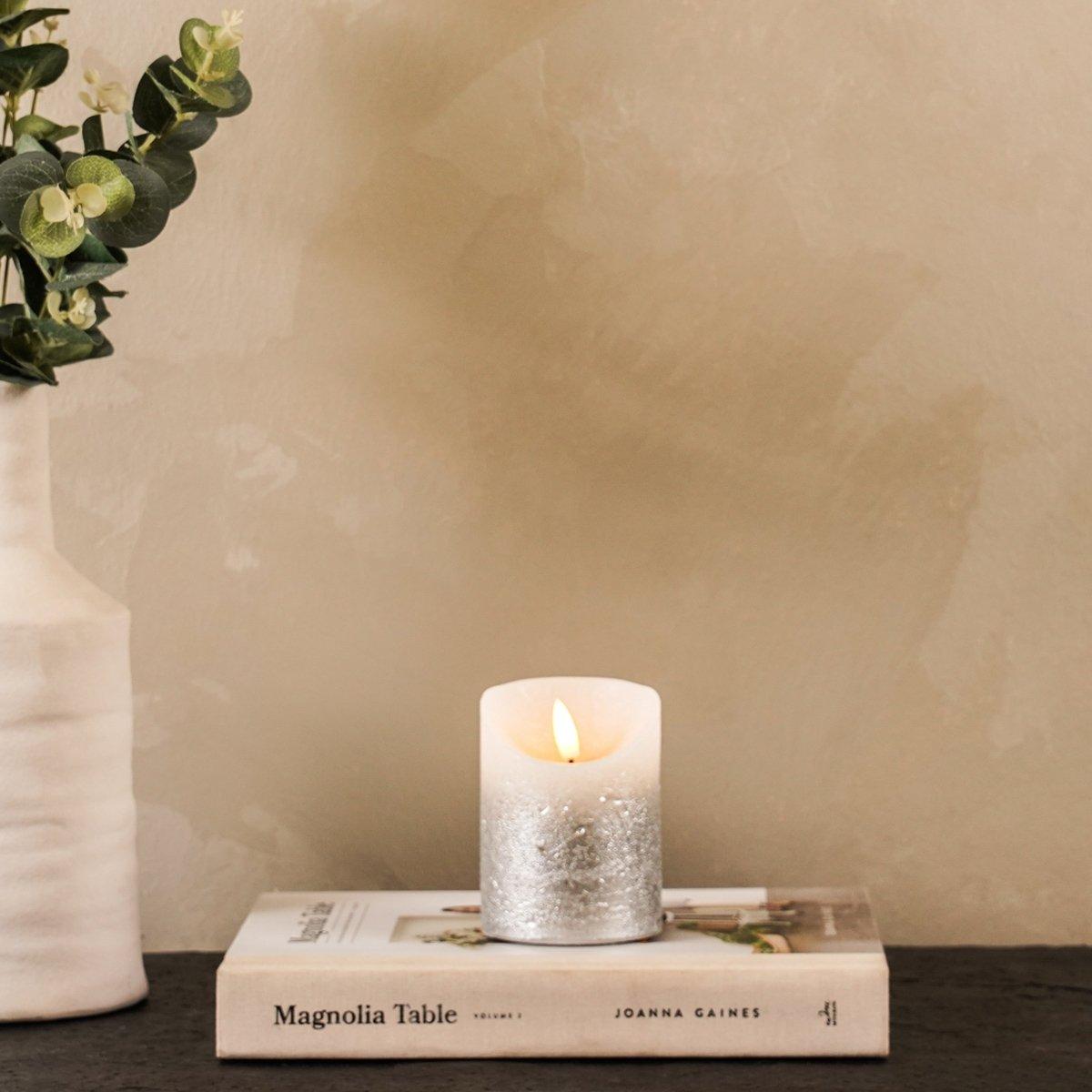 

Sparkly silver led candle 7. 5x10 cm