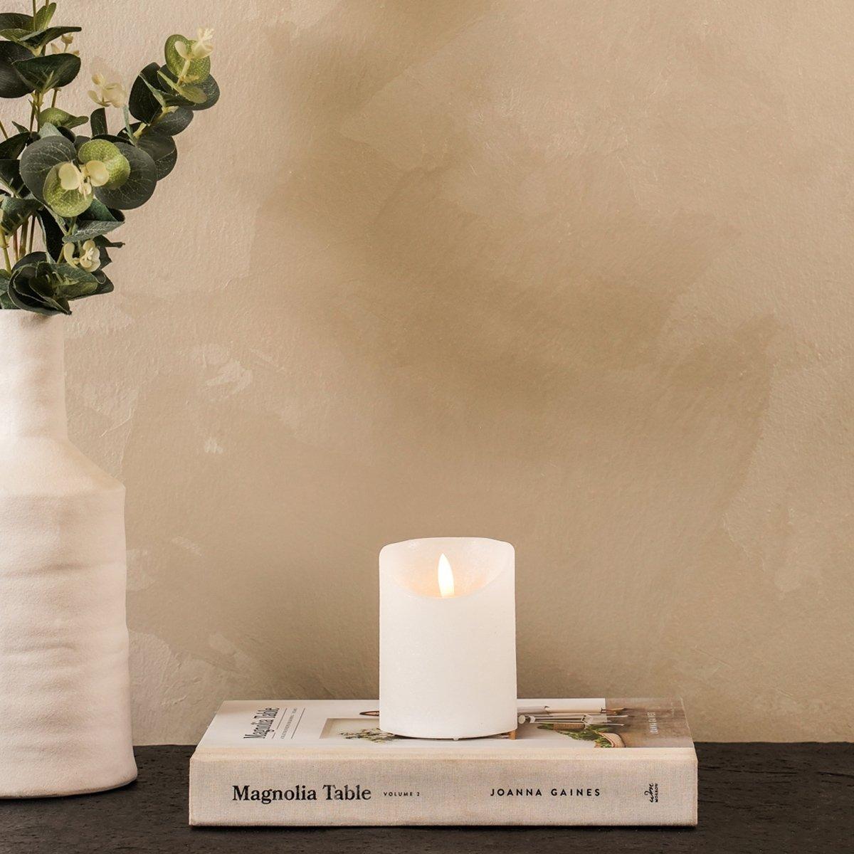 

Sparkly white led candle 7. 5x10 cm