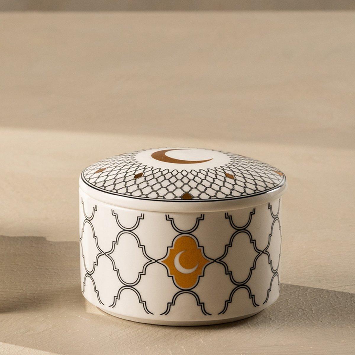 

Barakah canister gold 10x10x6. 5 cm