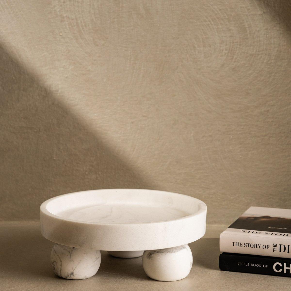 

Marble deco tray white d:15 h:6. 5 cm