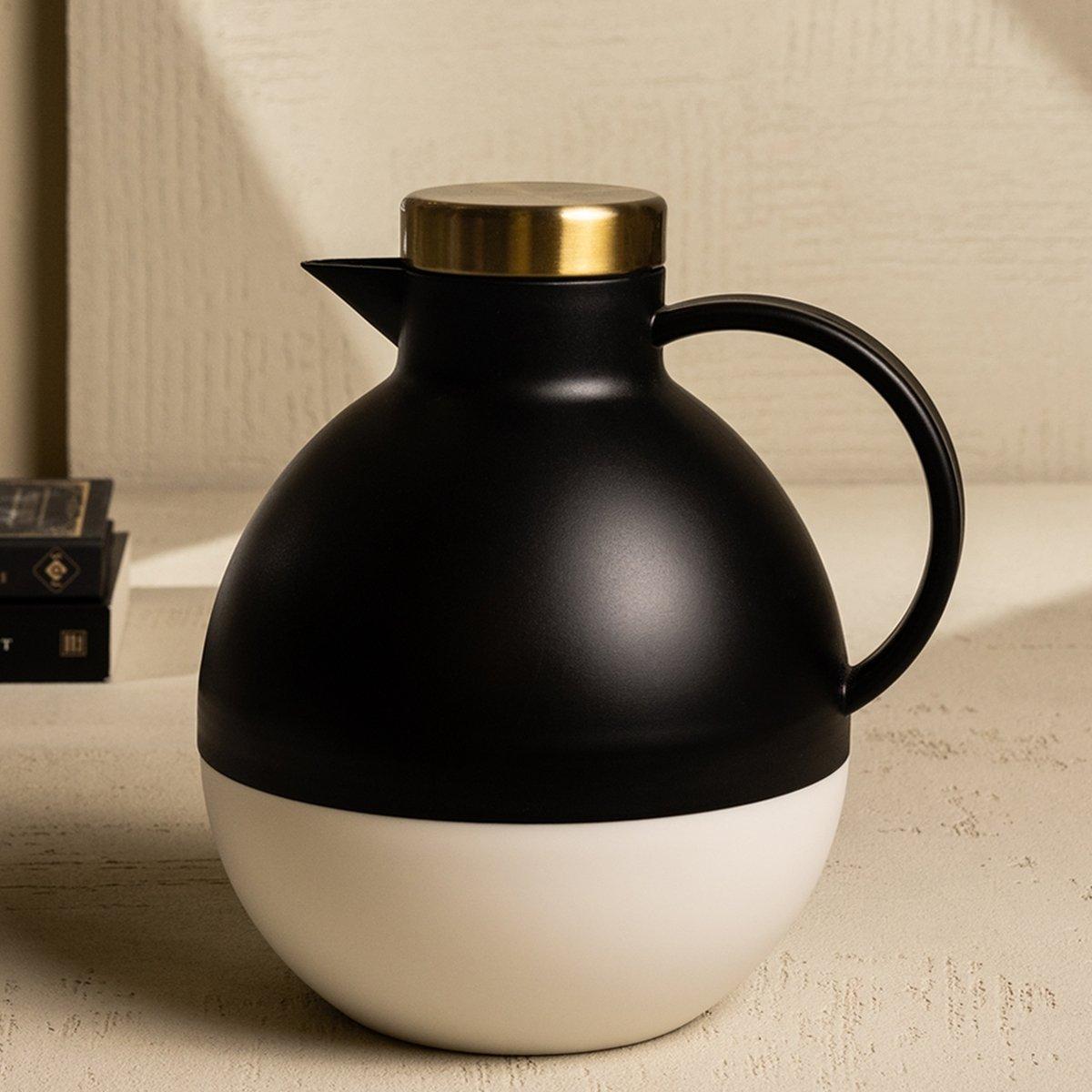

Alba jug half black with gold lid 1ltr
