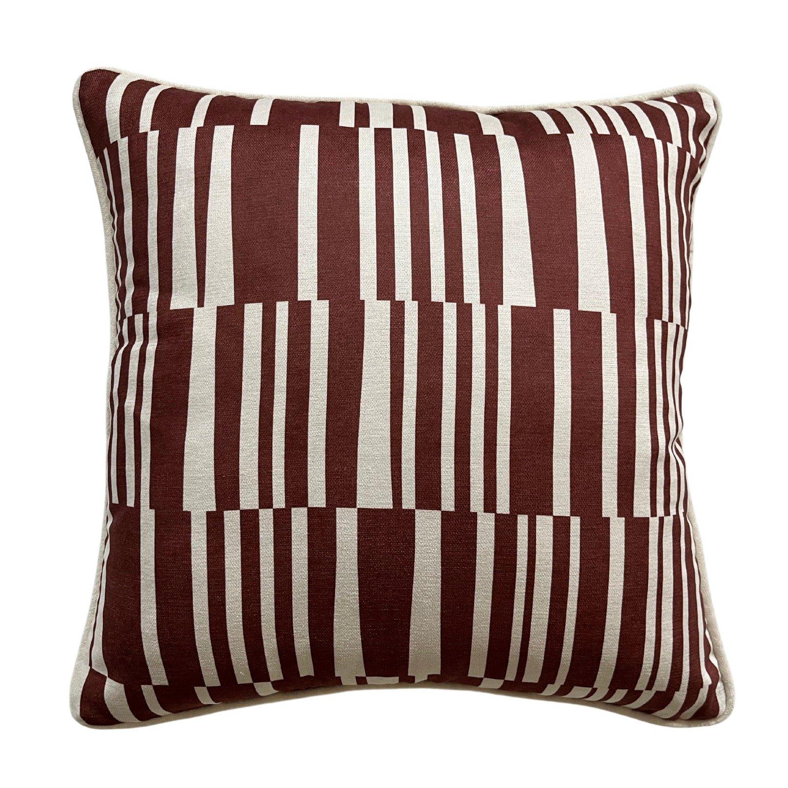 

Yasmine cushion burgundy 45 x 45 cm