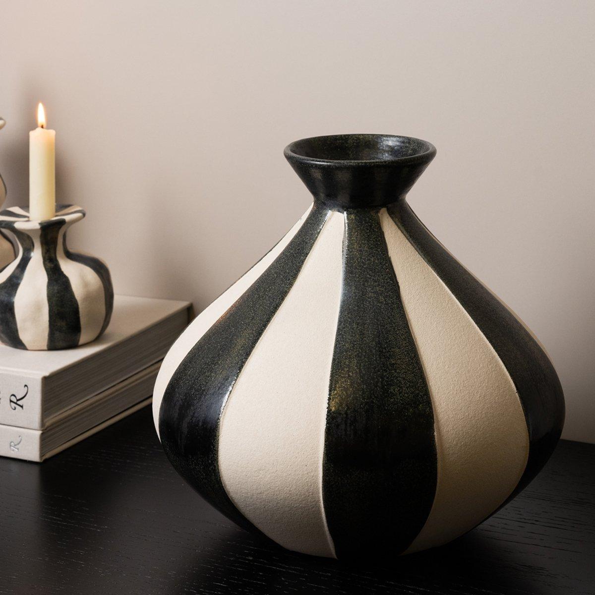 

Stripper vase black 28. 5x28. 5x27 cm