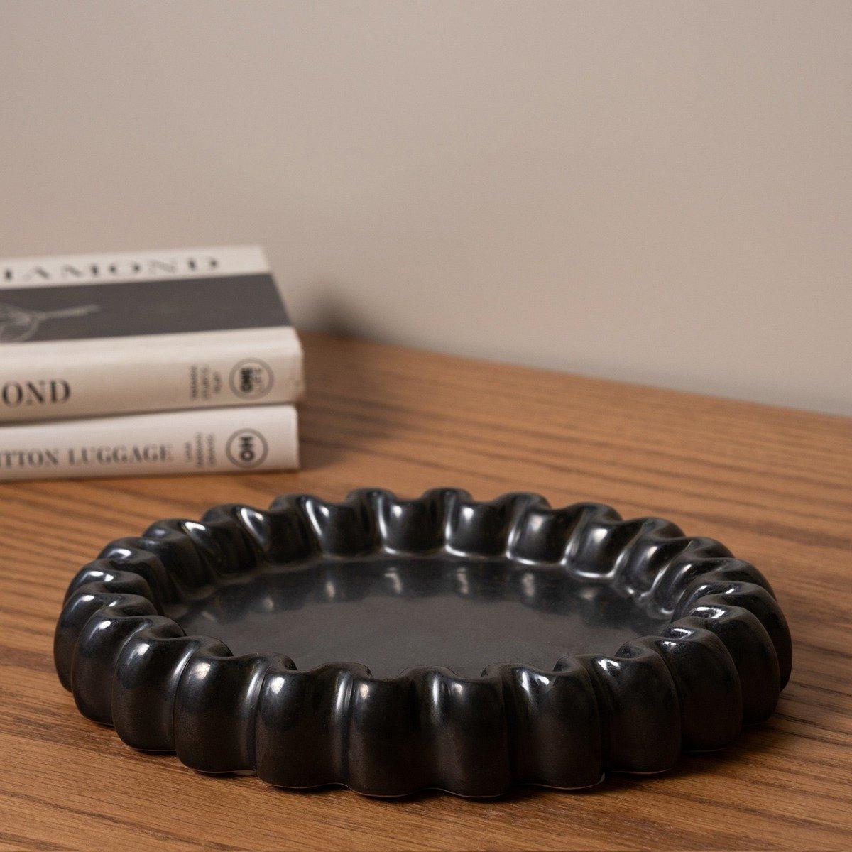 

Fankie deco plate black 19. 8x14. 8x2. 8 cm