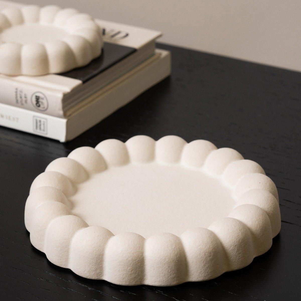 

Brookes deco plate white 14. 7x14. 7x2. 4 cm