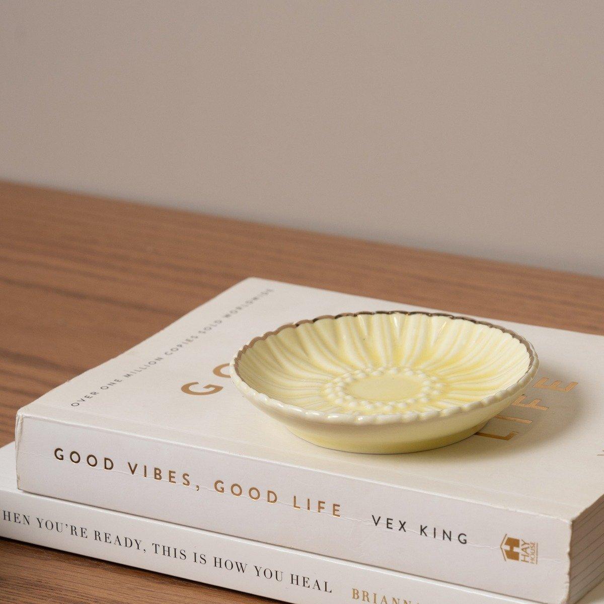 

Pansy deco plate yellow 9x9x1. 5 cm