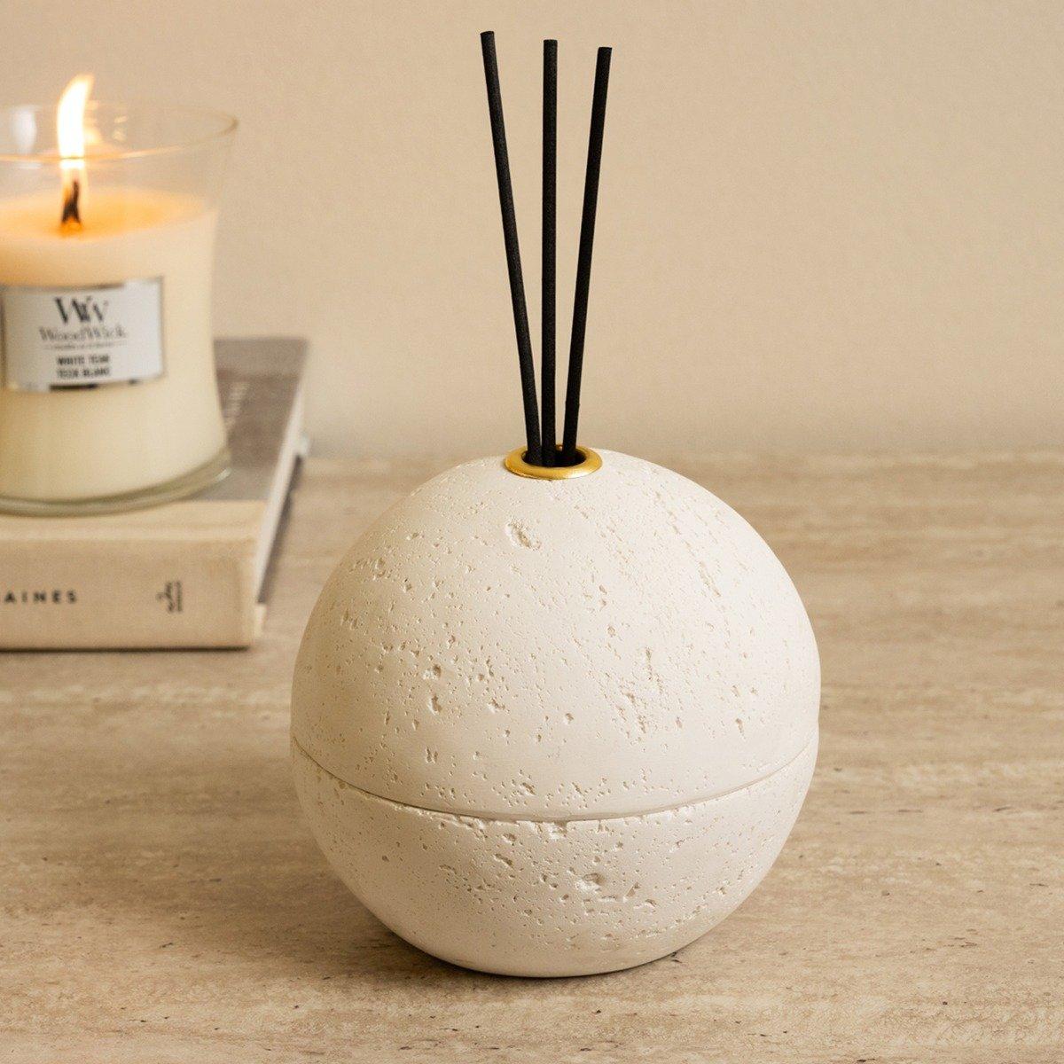 

Round perfume diffuser white 12. 5x12. 5x12 cm