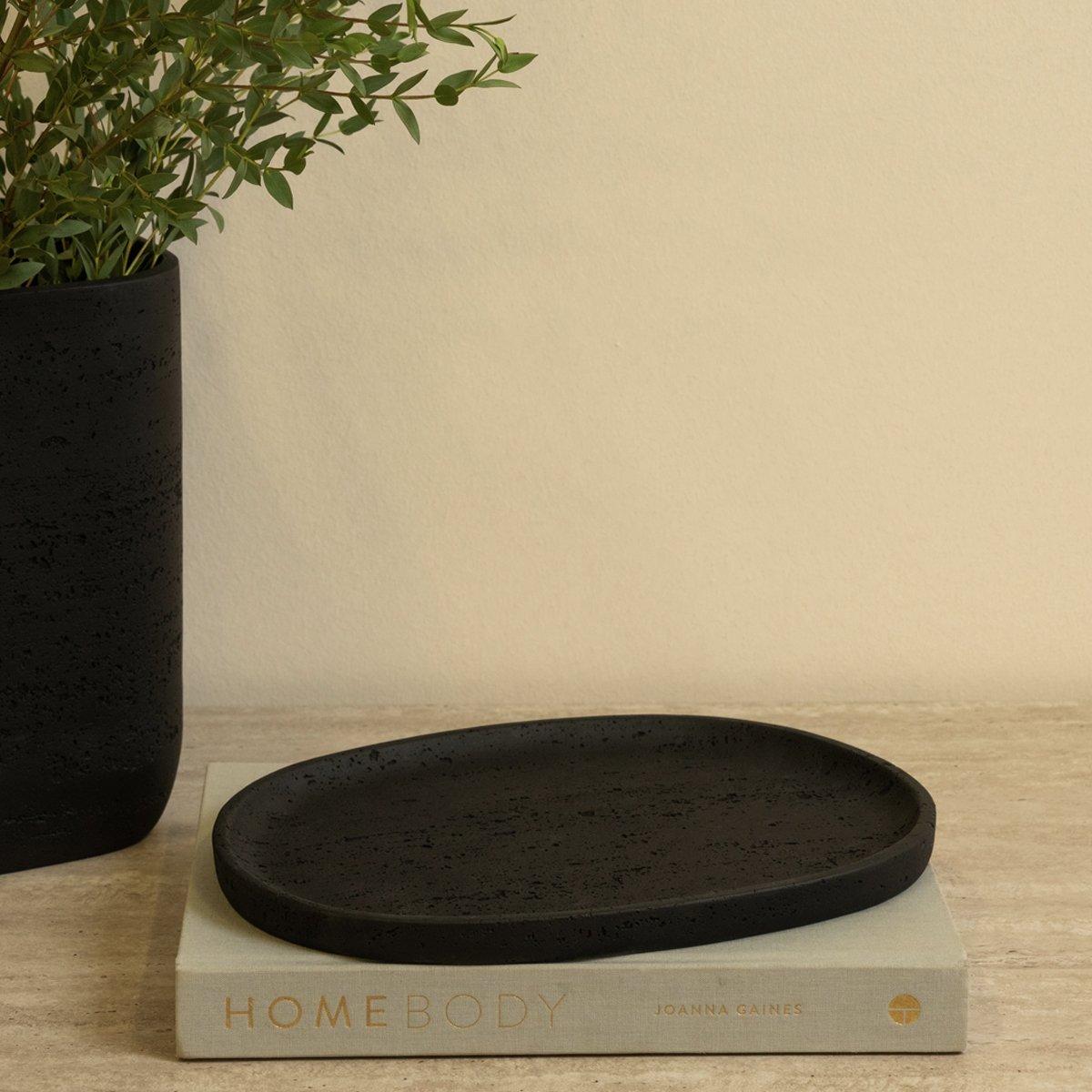 

Oblong resin deco tray black 29x2x21 cm