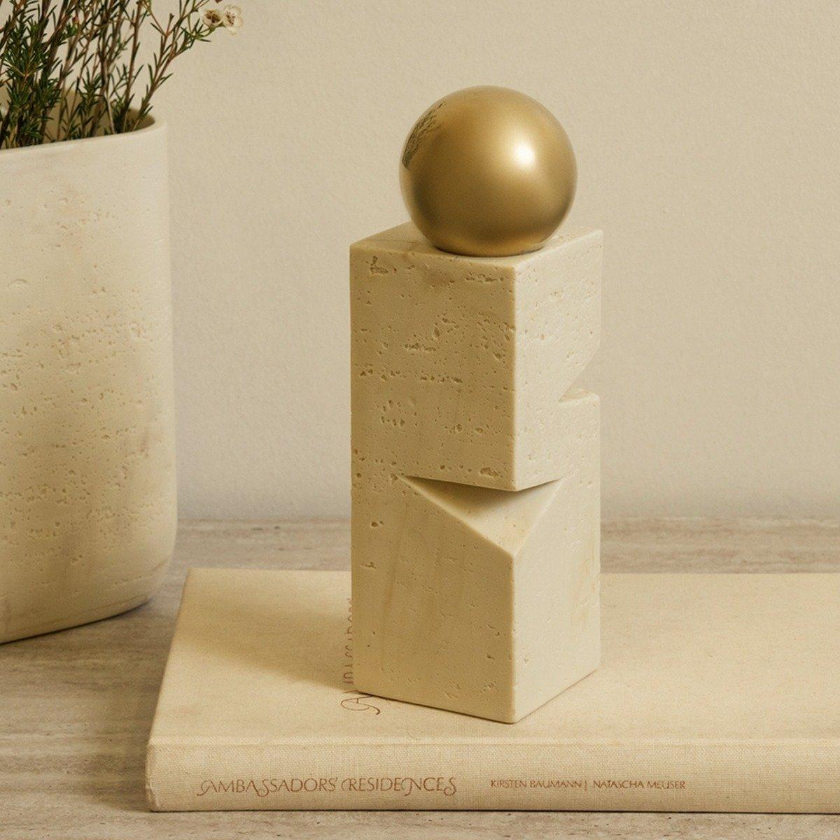 

Pisa resin decoration beige 8x8x28. 5 cm