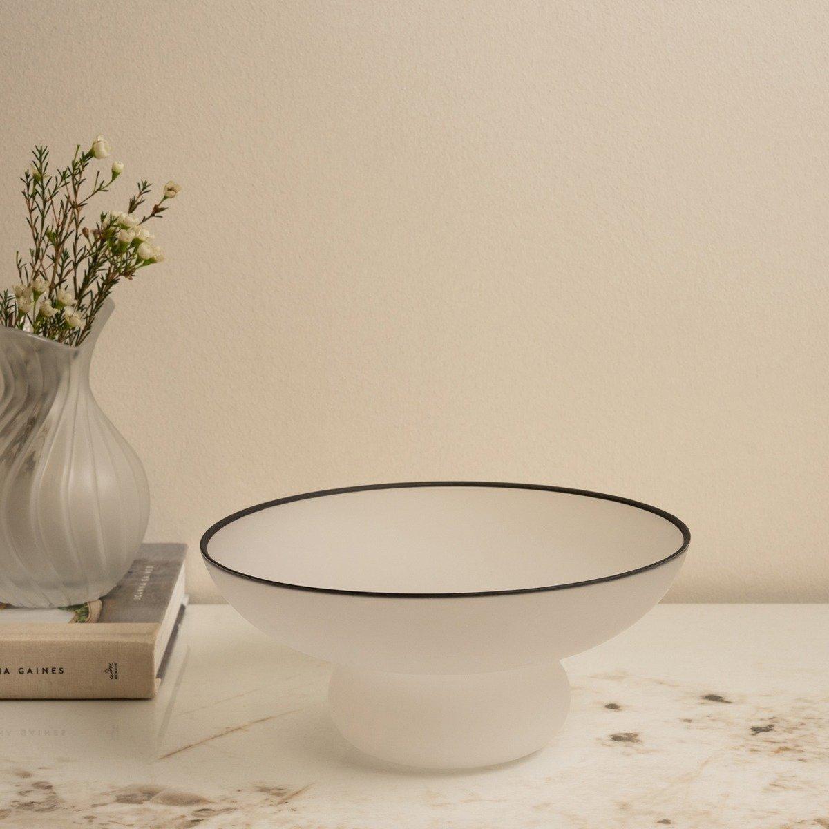 

Blasen glass footed bowl white 16x16x8 cm