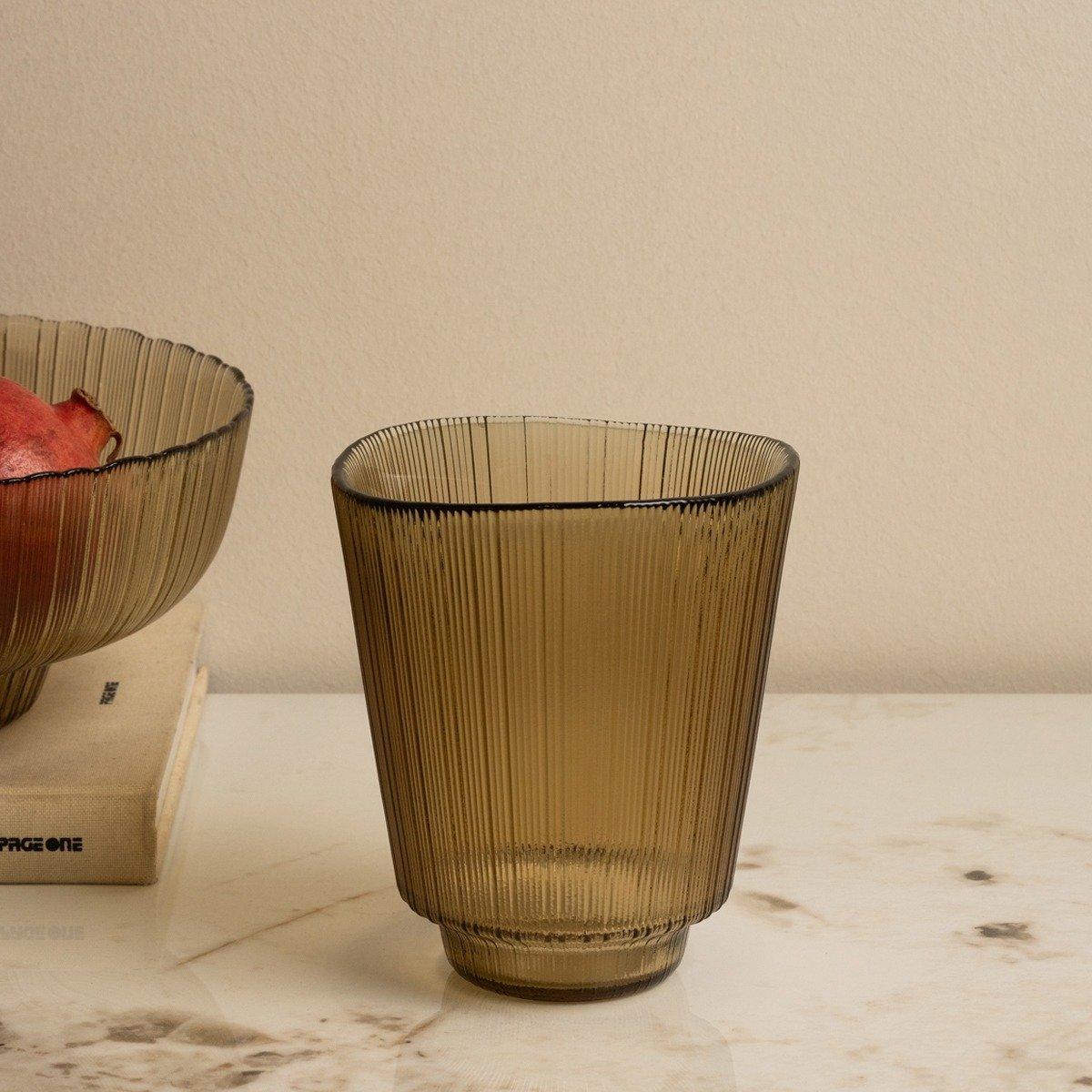 

Penny vase beige d:13. 5 x h:16 cm