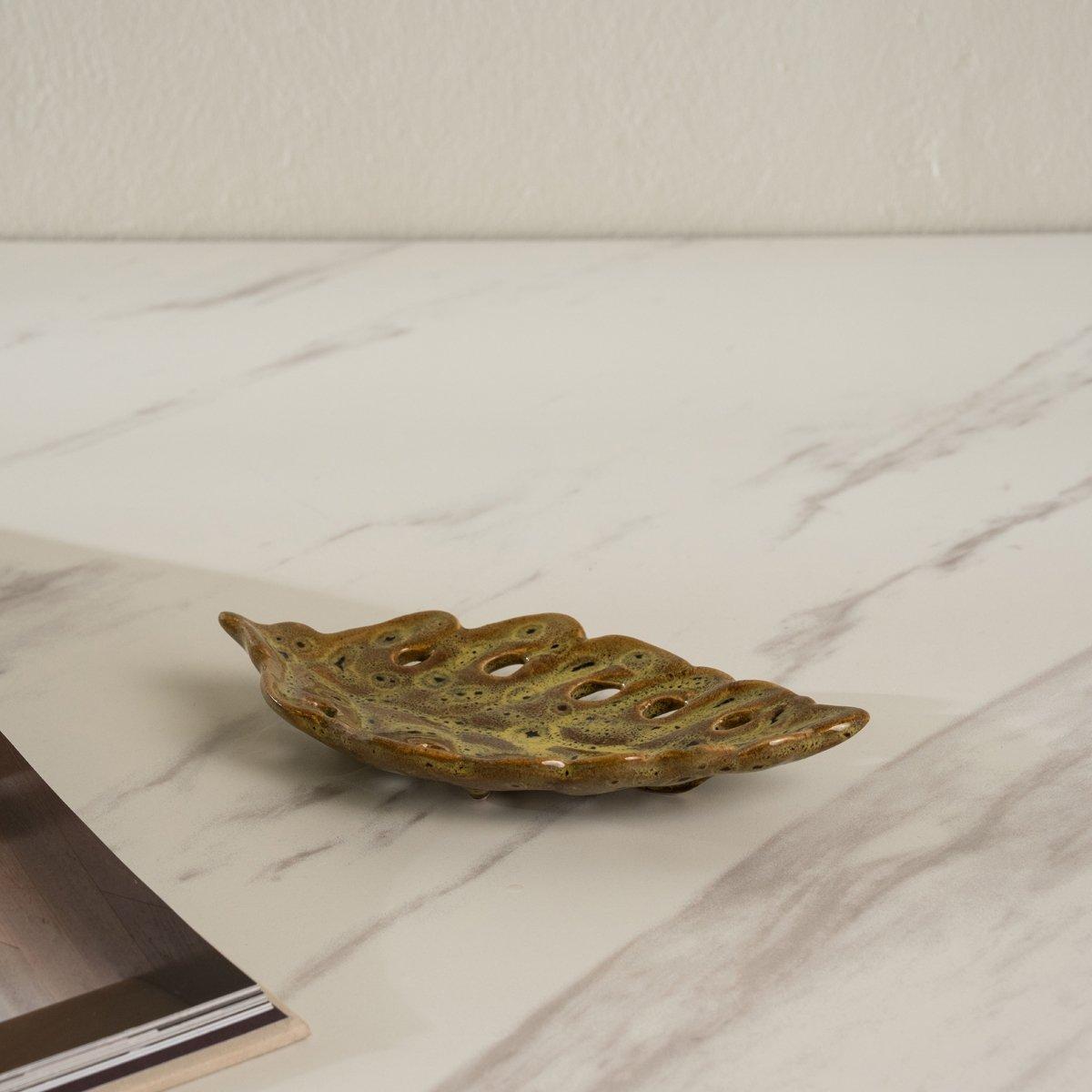 

Leafy deco plate beige 17. 7x9. 5x2. 6 cm