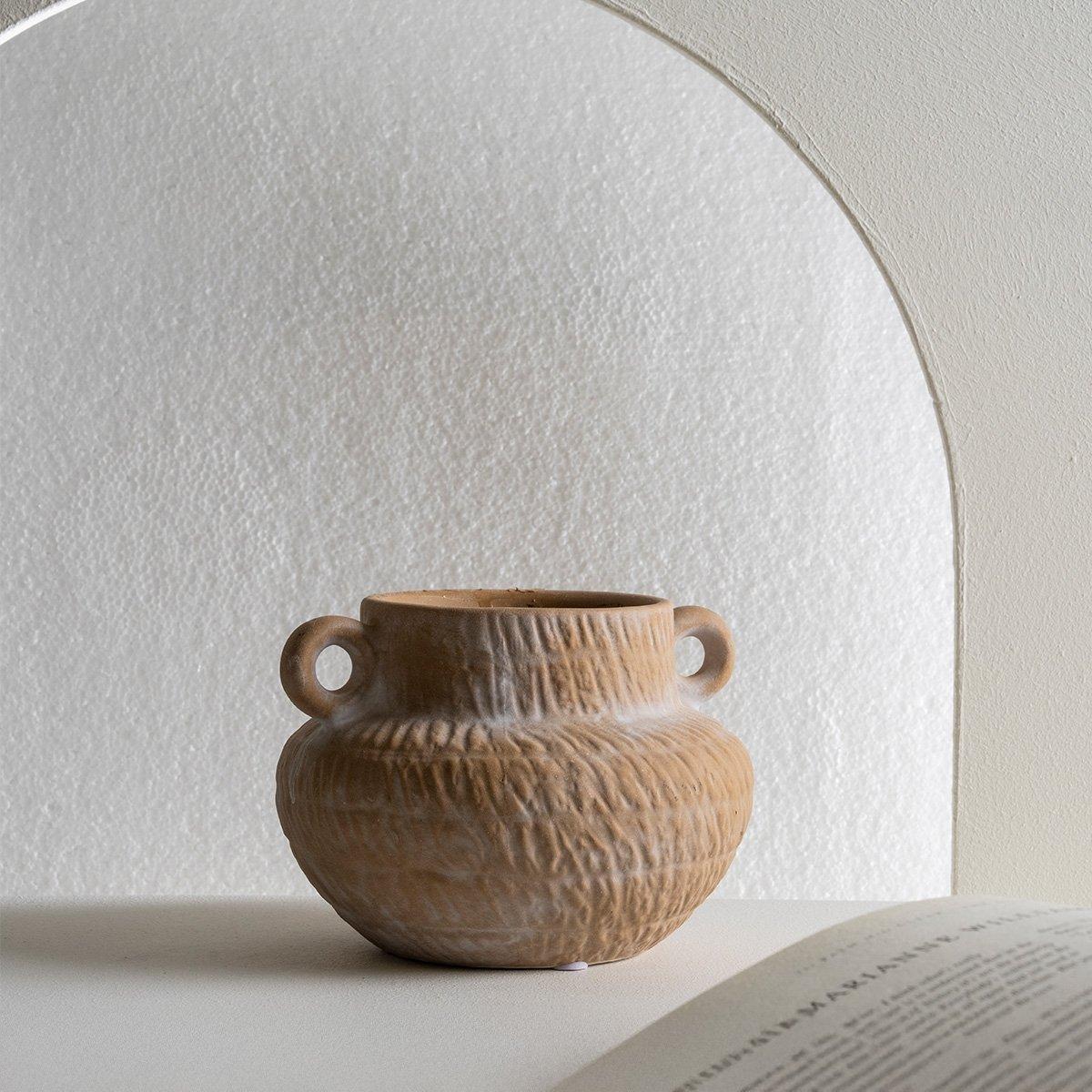 

Plotte vase beige 14. 3x13. 4x10 cm