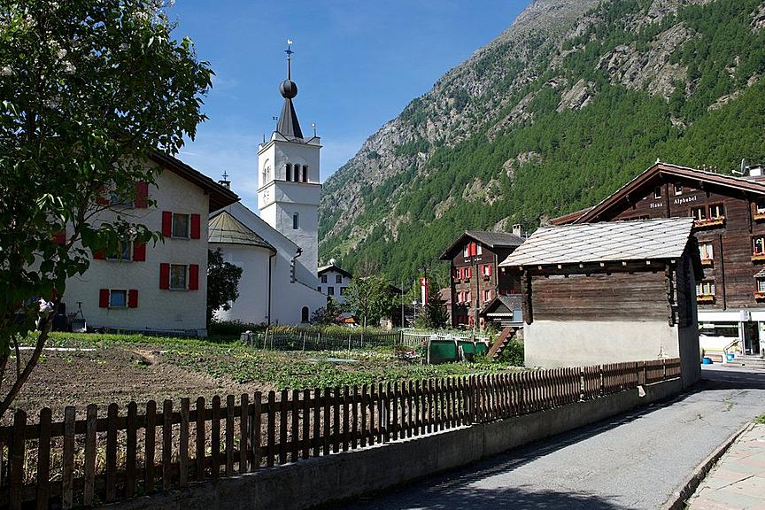 Promenade dans le village de Täsch