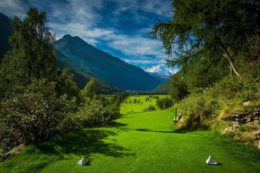 Green-Fee 9 or 18 holes