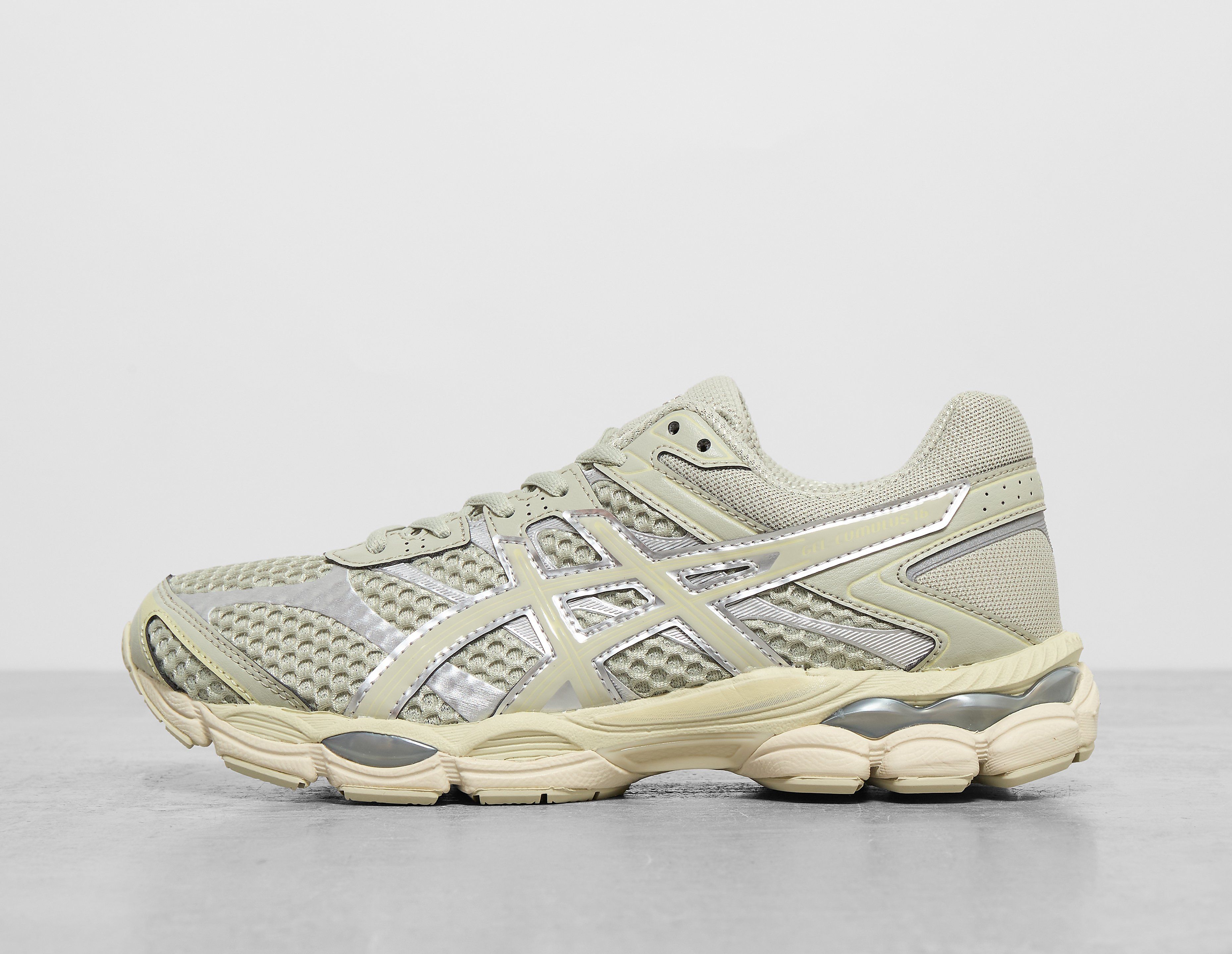 Asics Women's  GEL-CUMULUS 16  Green in Size 16, FootPatrol