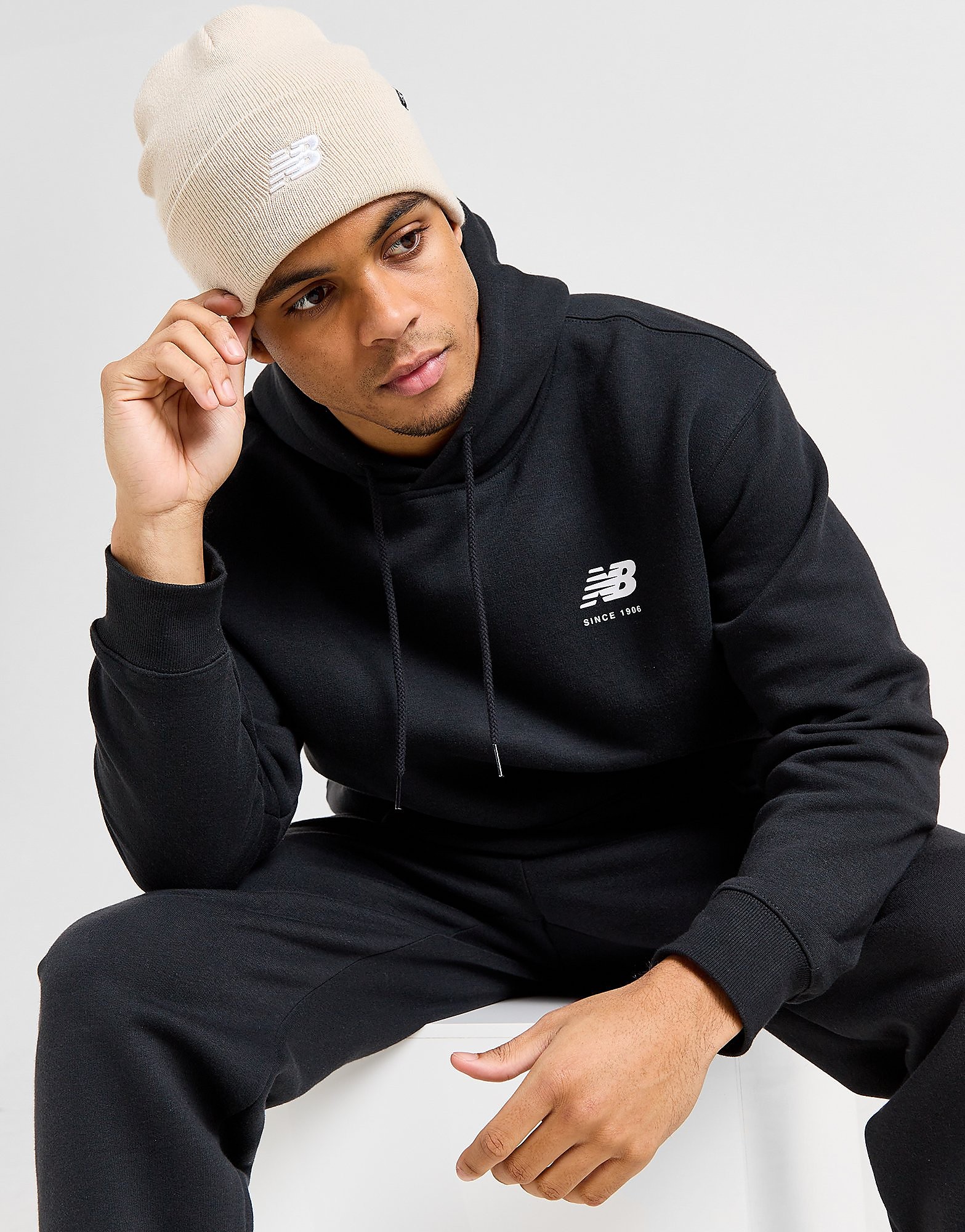 New Balance Bonnet NB Logo - vue 3