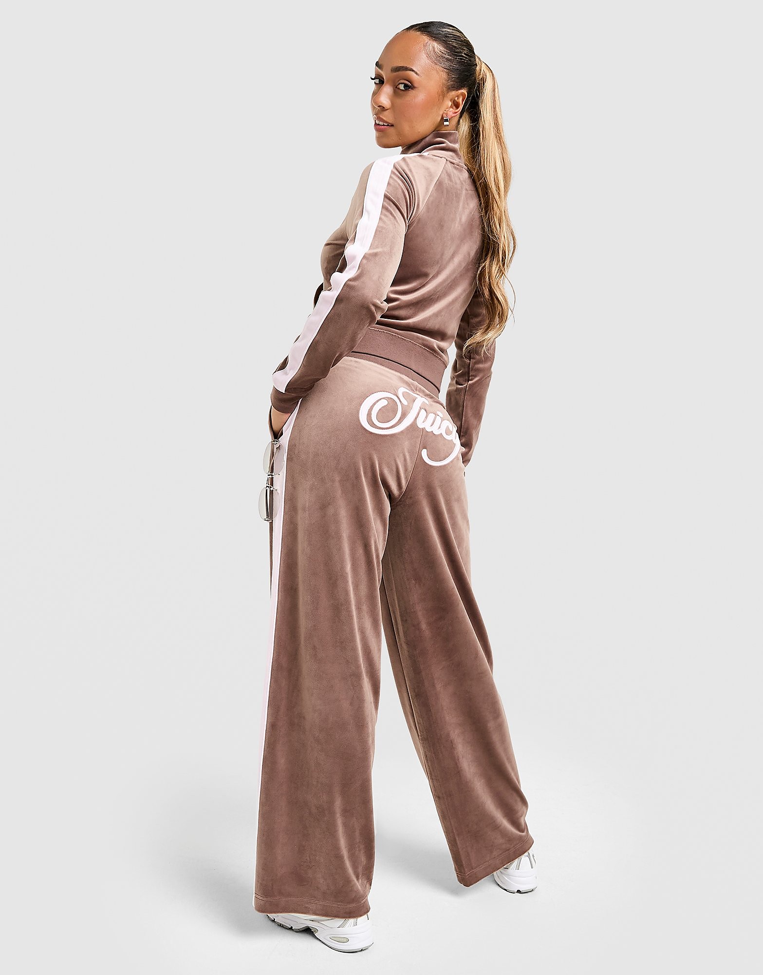 JUICY COUTURE Script Velour Wide Track Pants - vue 3