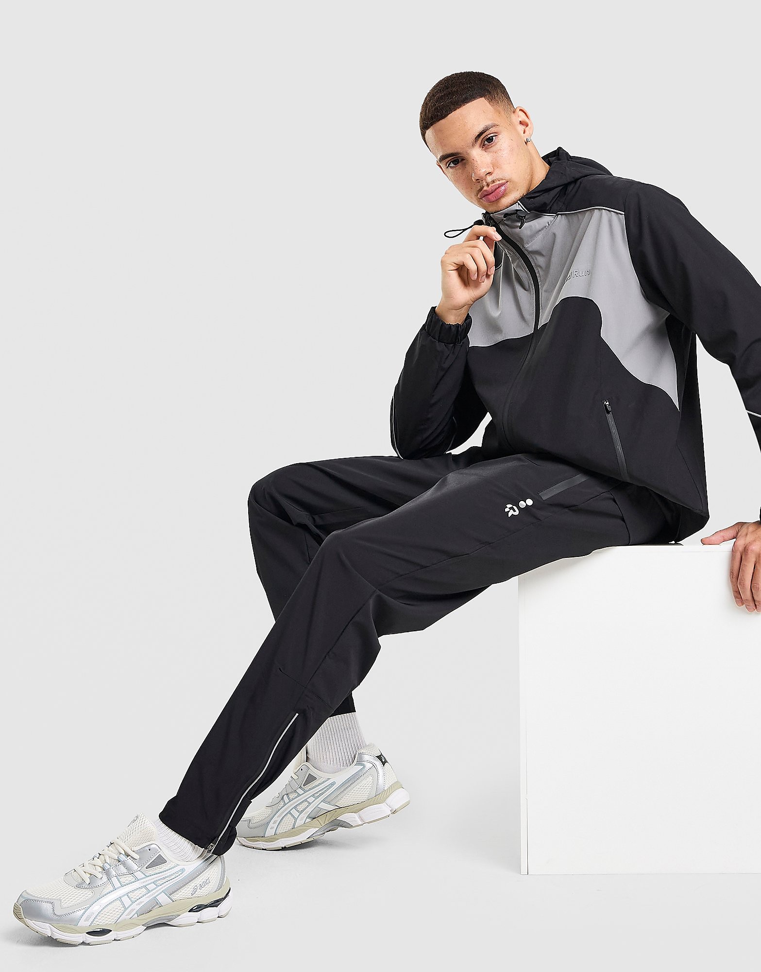 Run Activewear Tech Trek Pants - vue 3