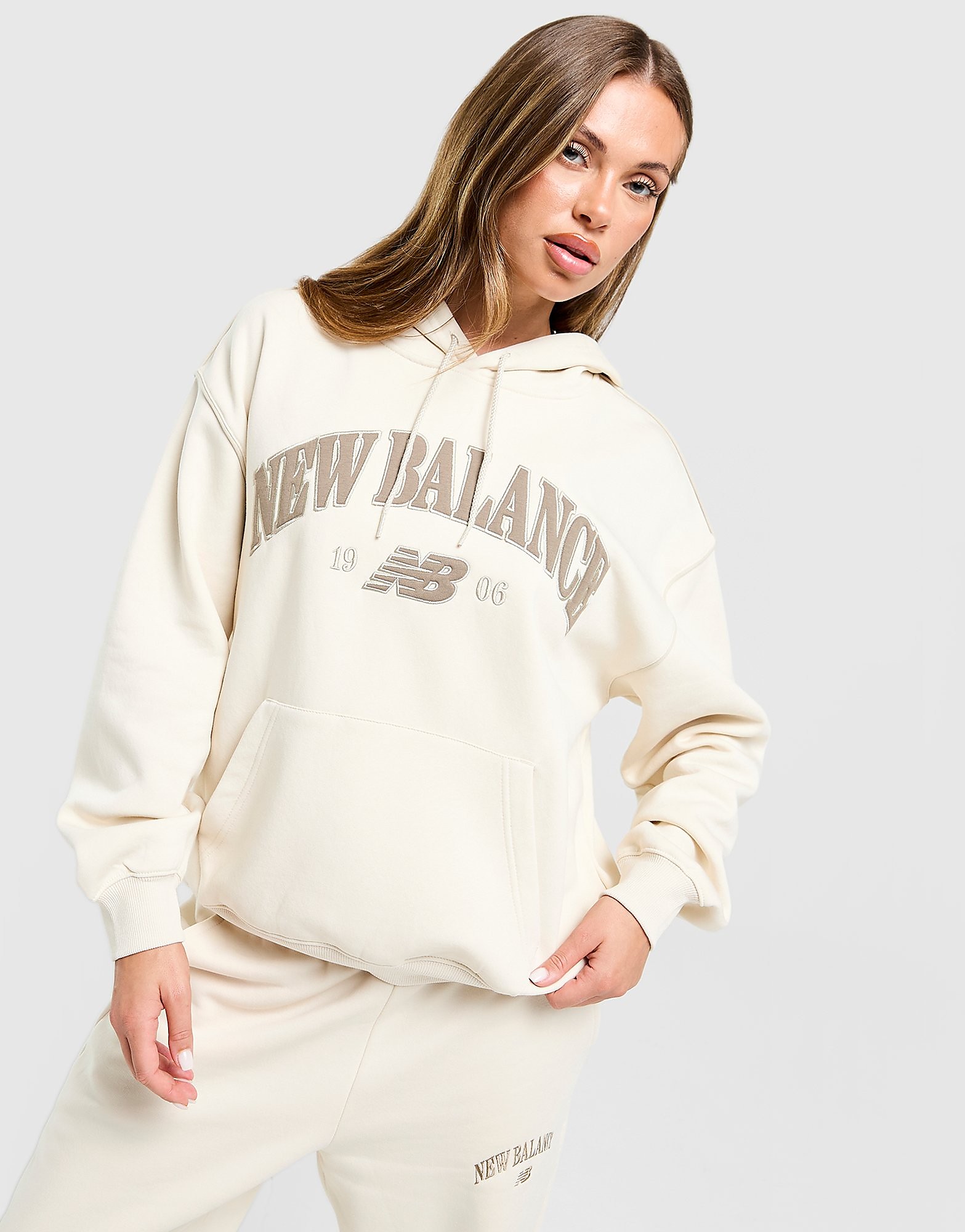 New Balance Varsity Overhead Hoodie Crème Crème
