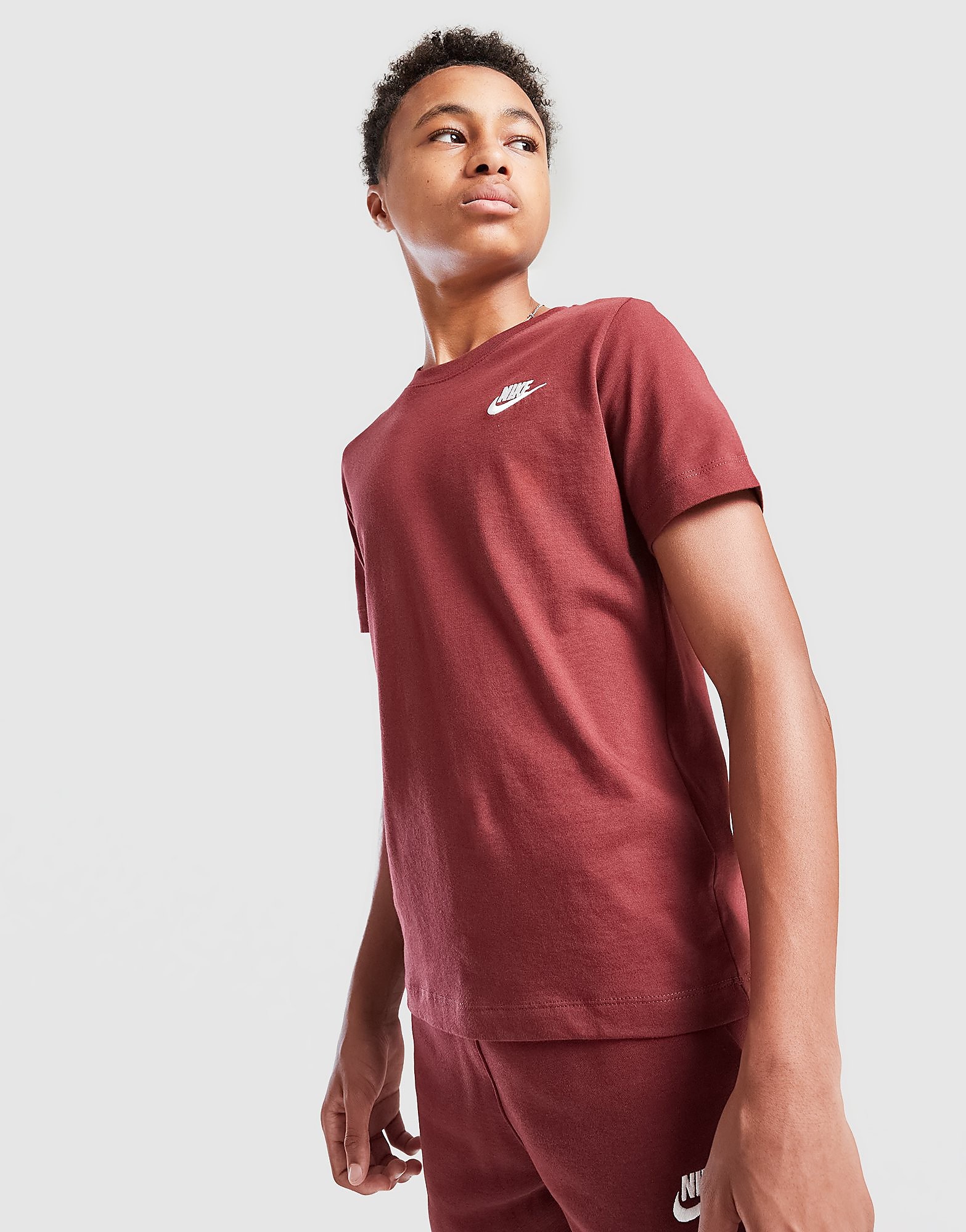 Nike Kinder  Rot  Small Logo T-Shirt  in Größe 12-13Y, JD Sports