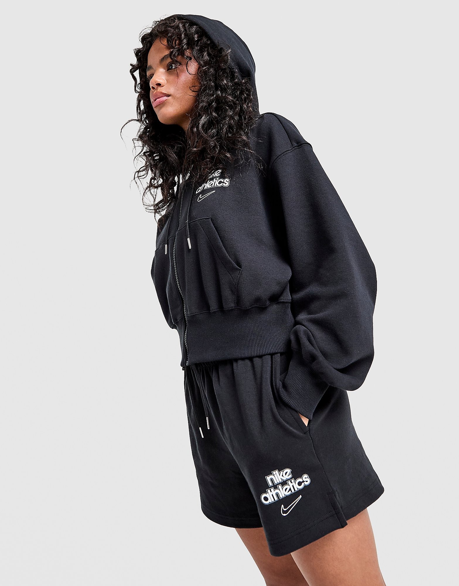 Nike Graphic Swoosh Boyfriend Shorts, nero