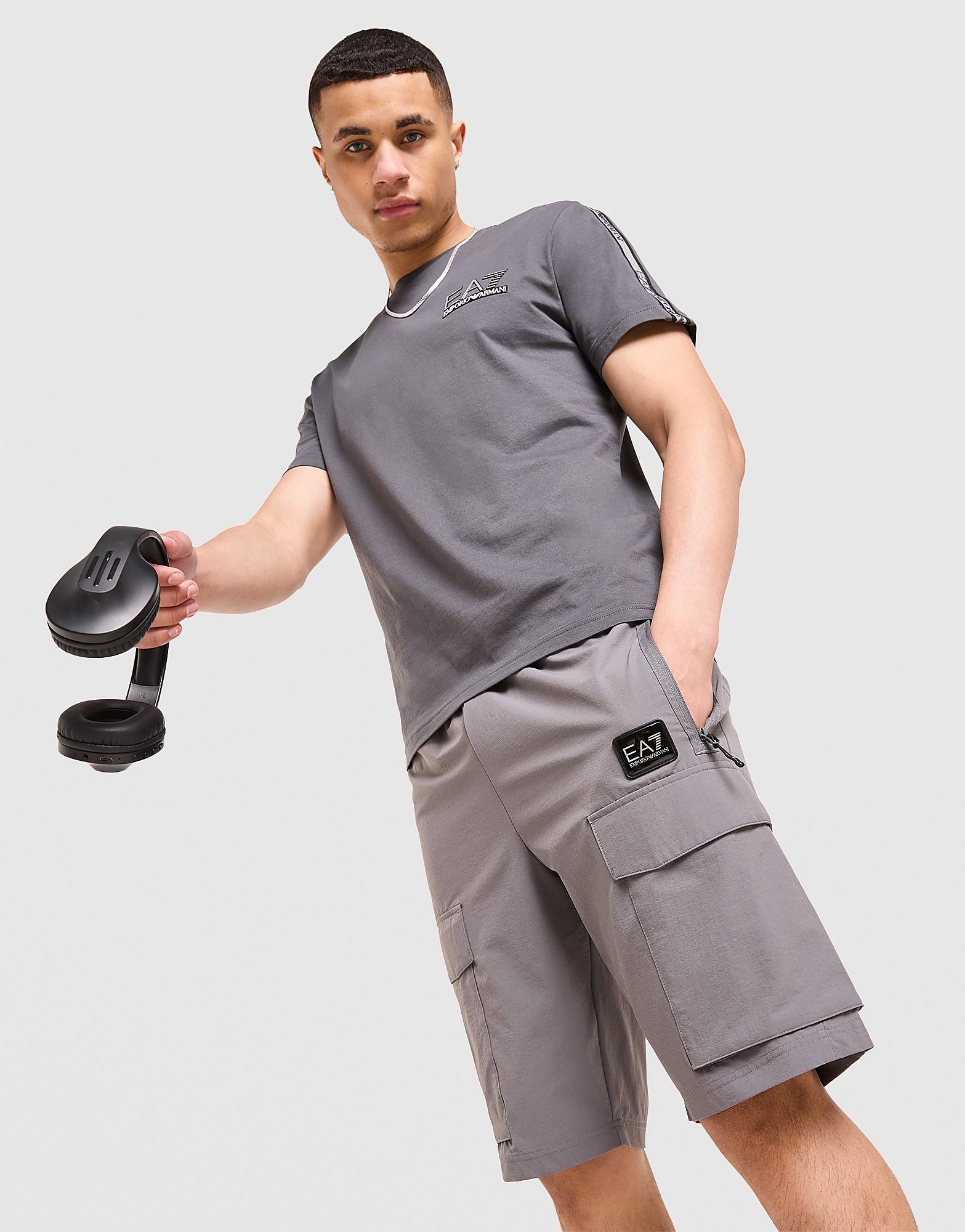 EA7 Emporio Armani Badge Woven Cargo Shorts - vue 1