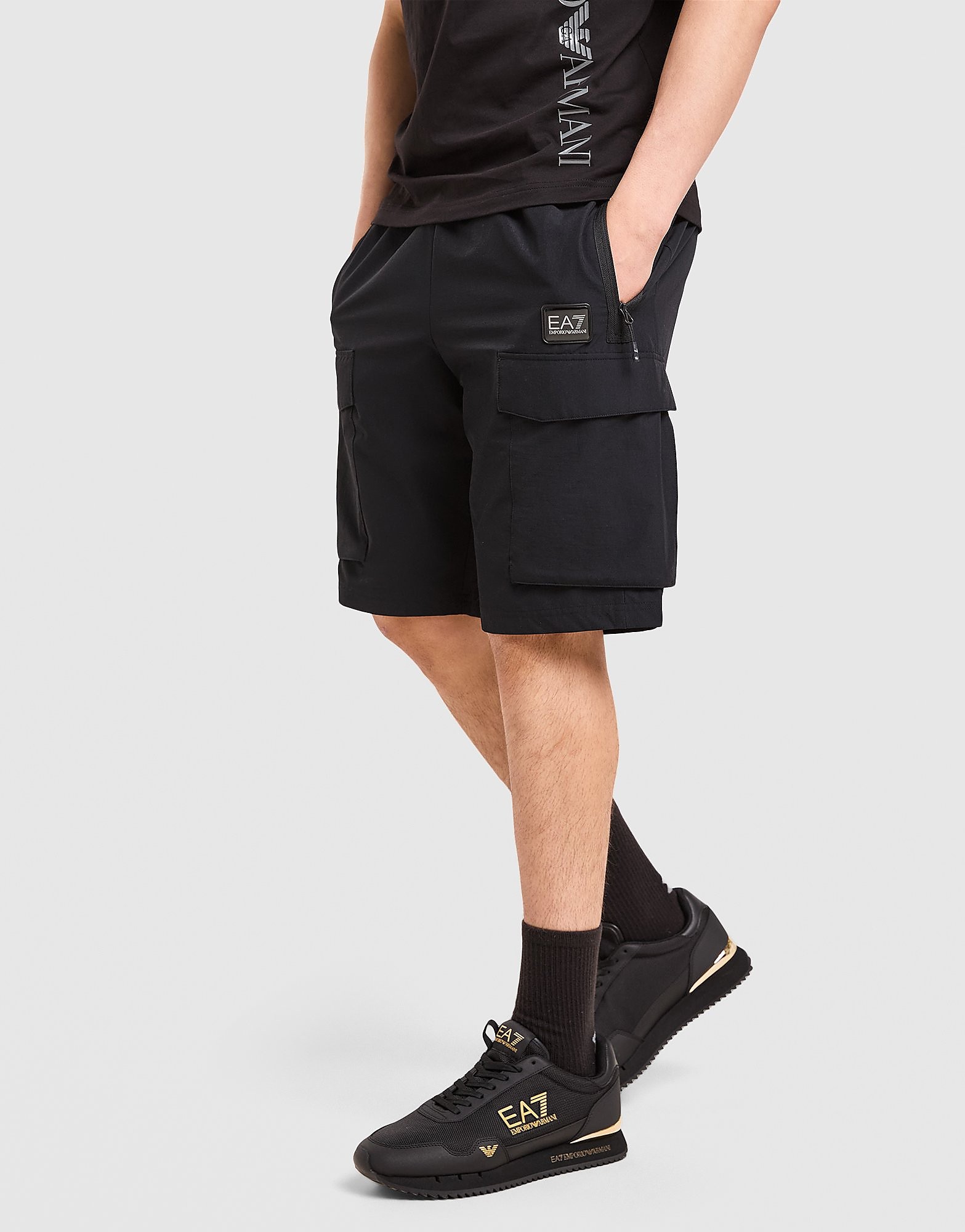EA7 Emporio Armani Badge Woven Cargo Shorts - vue 1