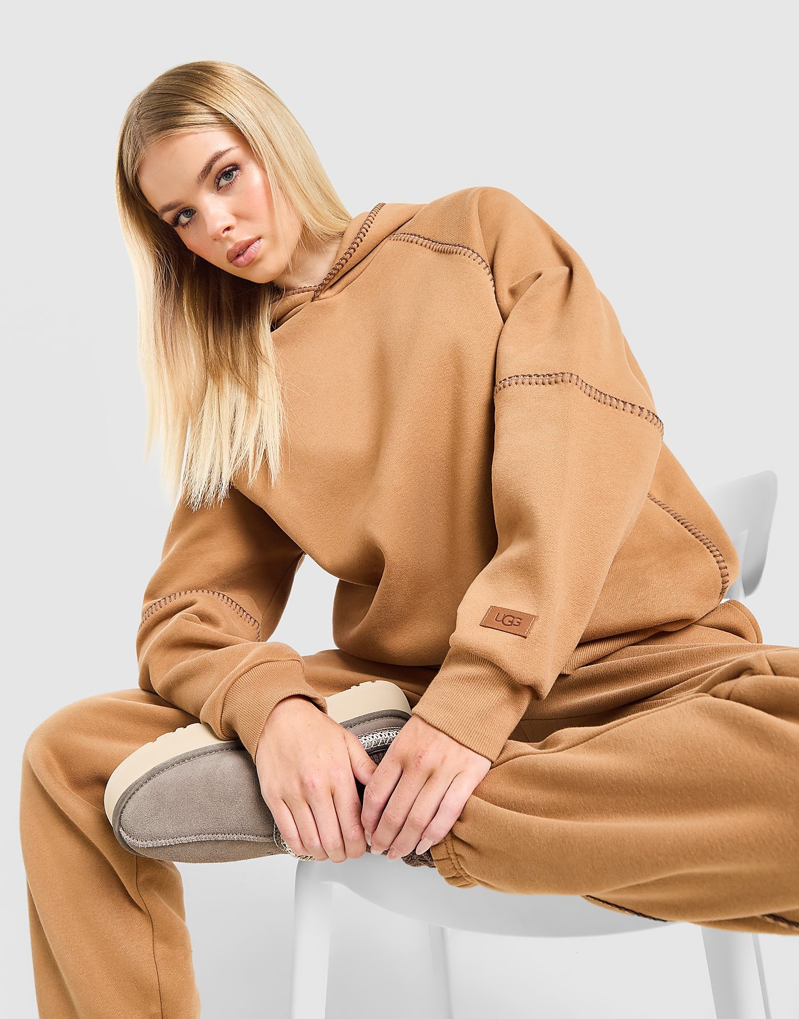 UGG Classic Logo Hoodie - Bruin- Dames, Bruin