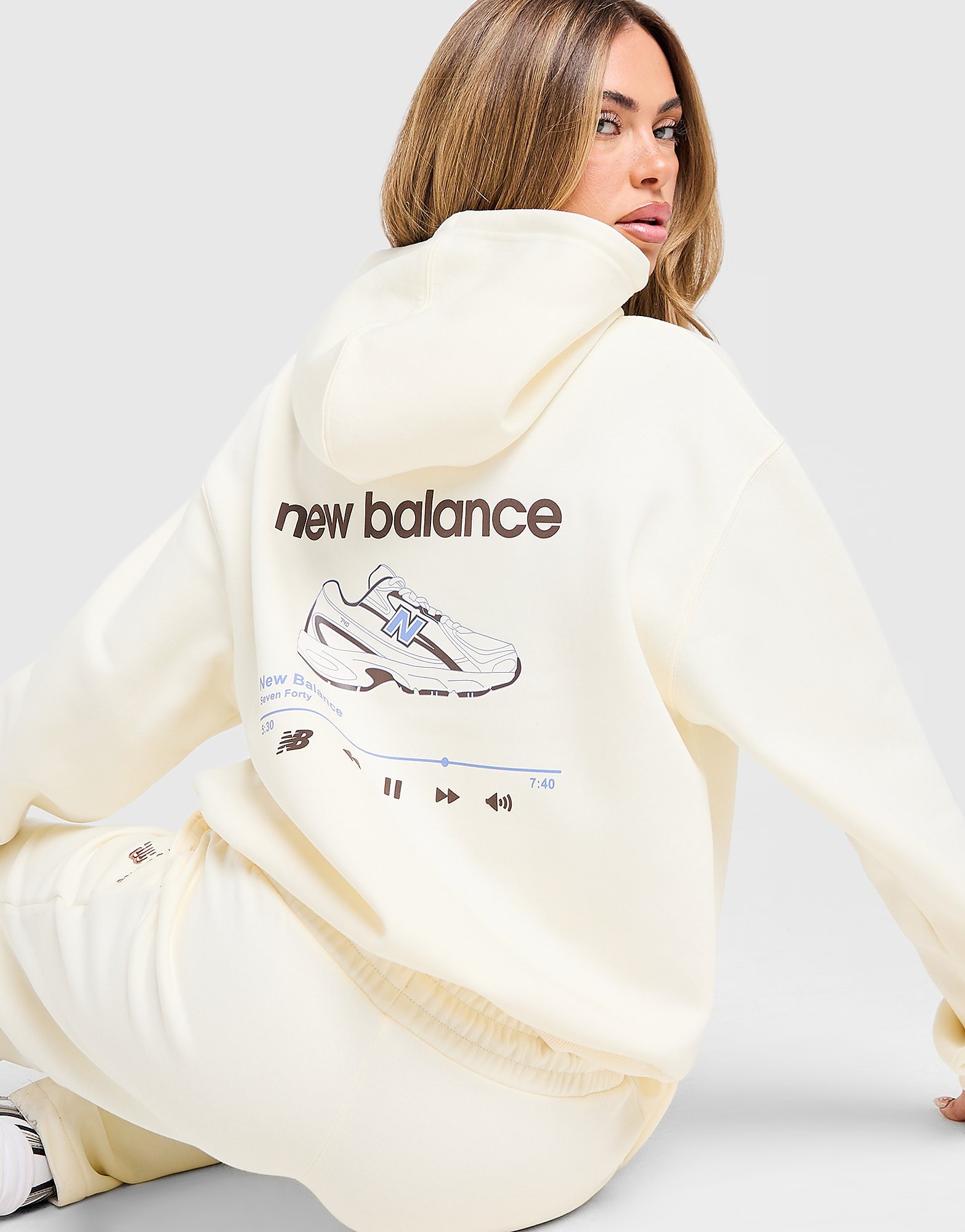 New Balance Felpa con Cappuccio Overhead 740, crema