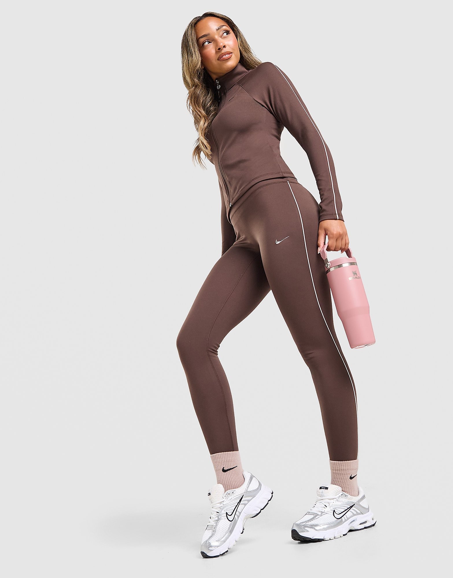 Nike Training Gym Life Swoosh V-Waist Leggings, brun