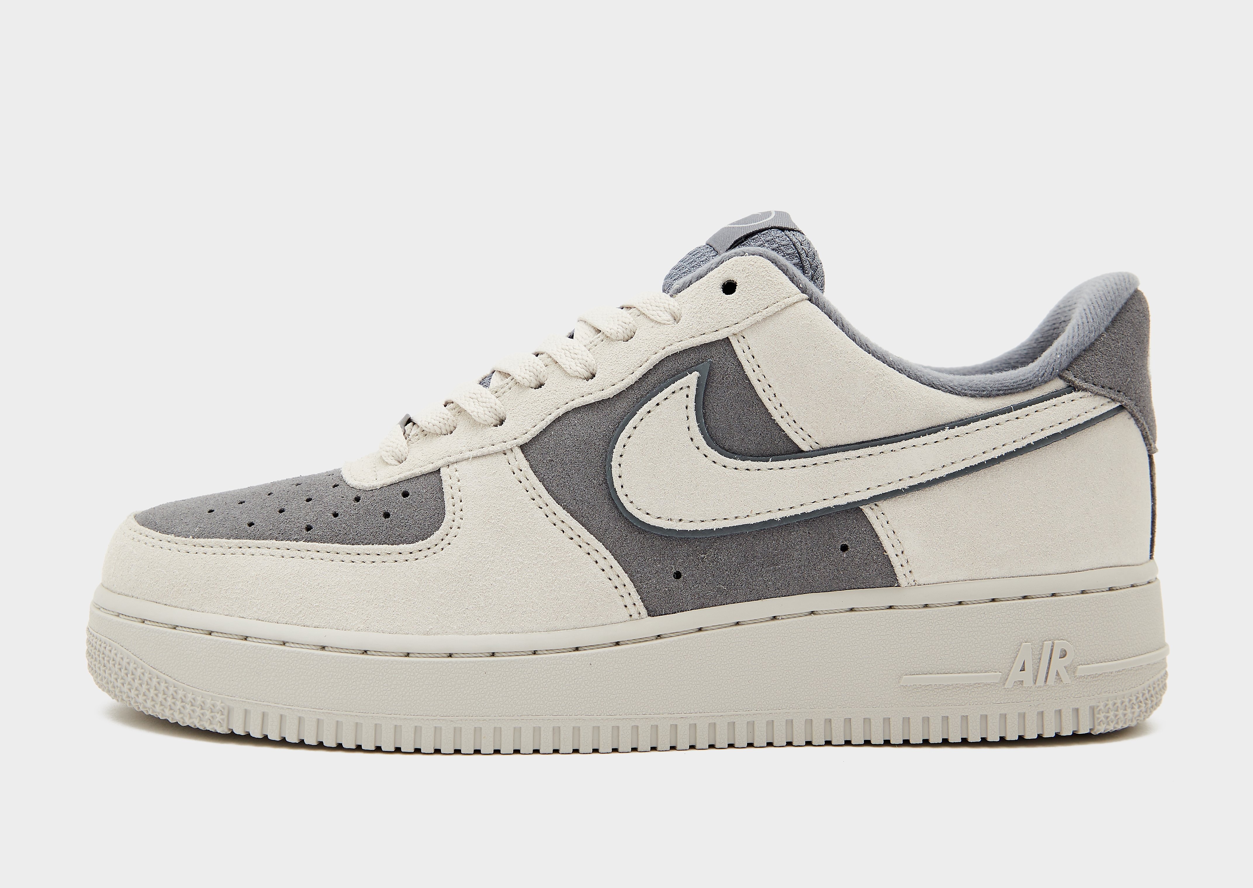 Nike Air Force 1 '07 LV8, vue de côté