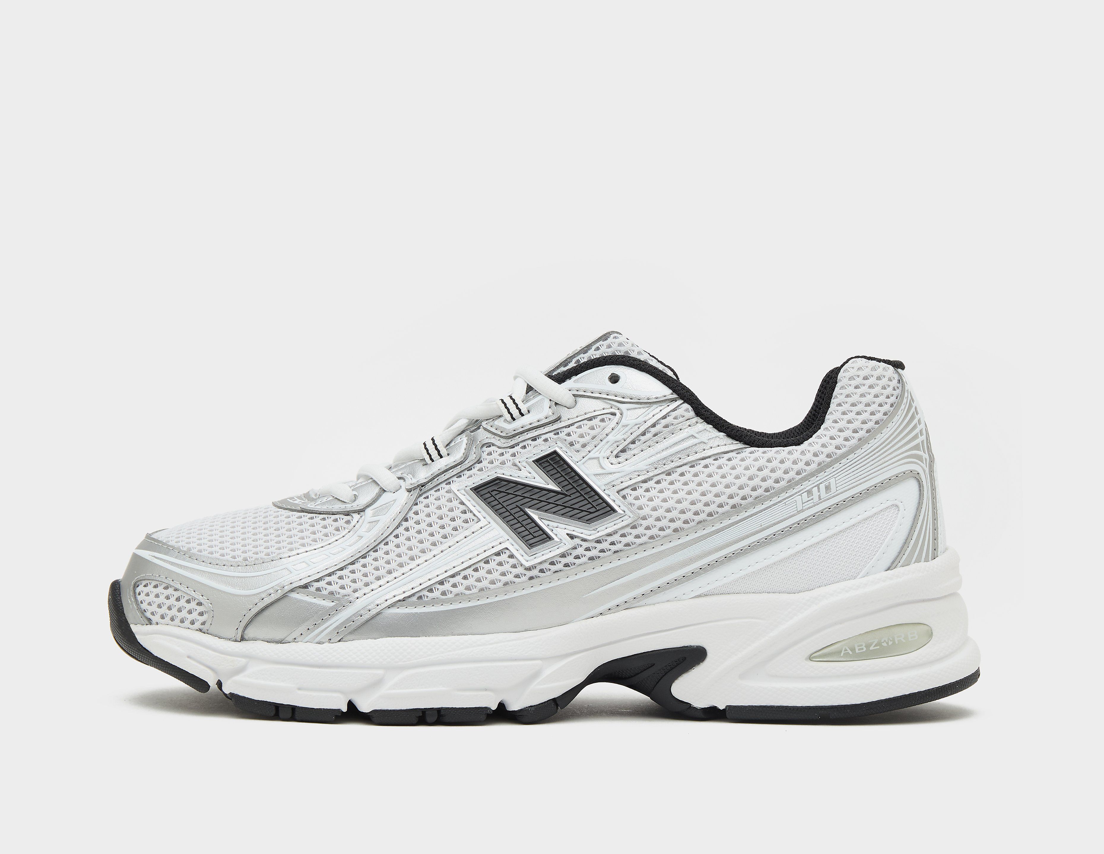 New Balance 740, plateado