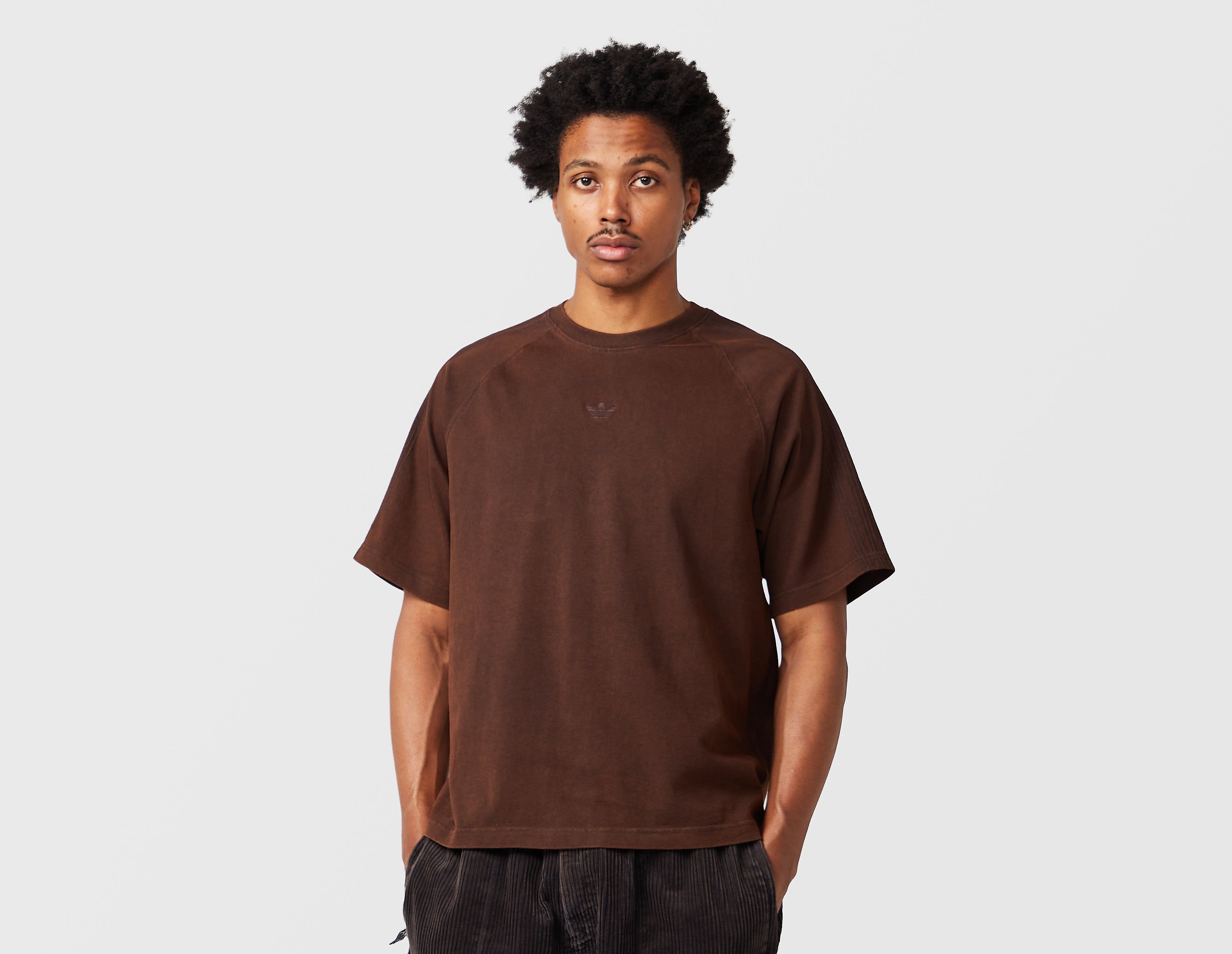 adidas Premium Essentials Washed T-Shirt, marrón